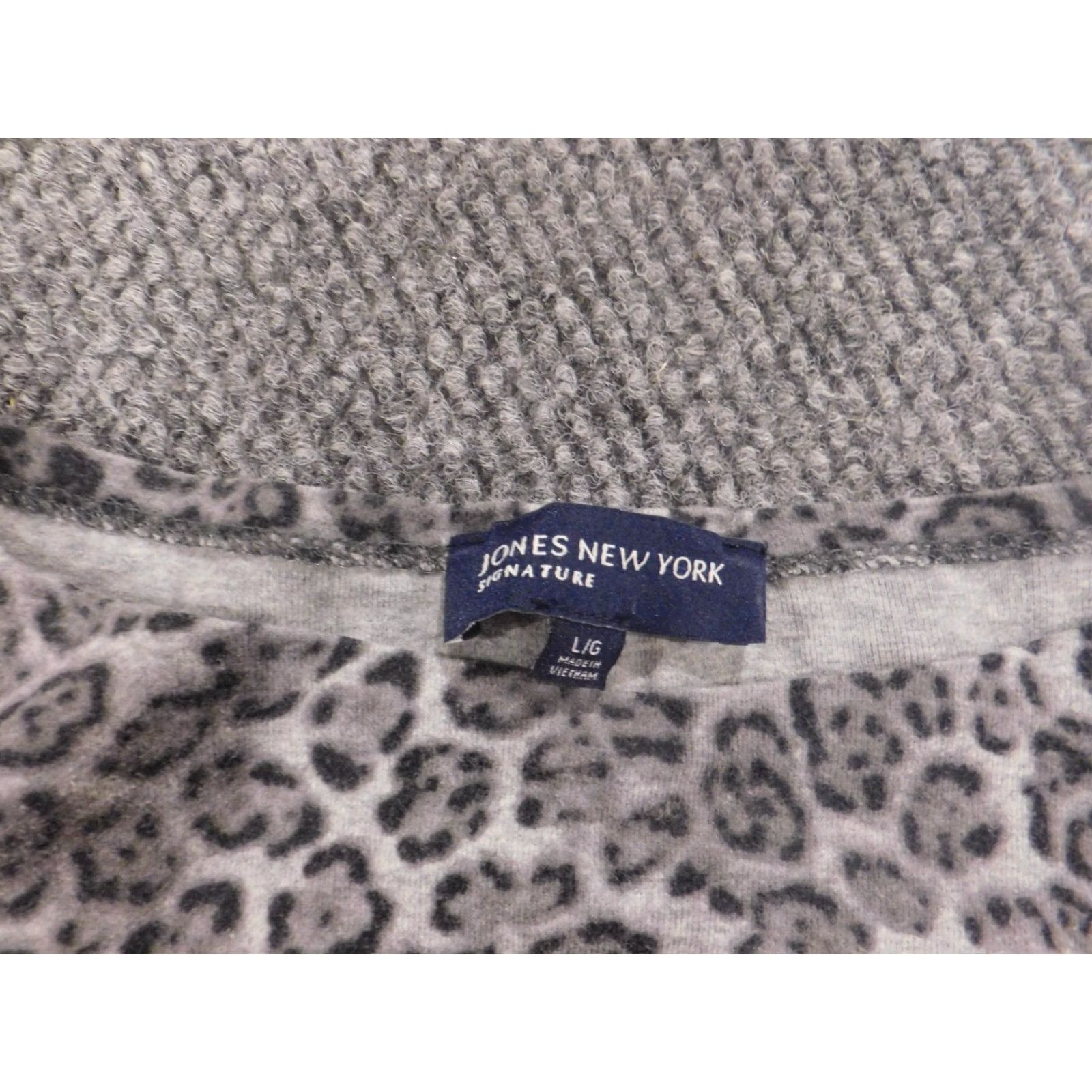 Jones New York Jones New York Blouse Top Large Gray Pullover Women Casual Animal Print Stretch Crew Neck Size L / US 10 / IT 46 - 4 Thumbnail
