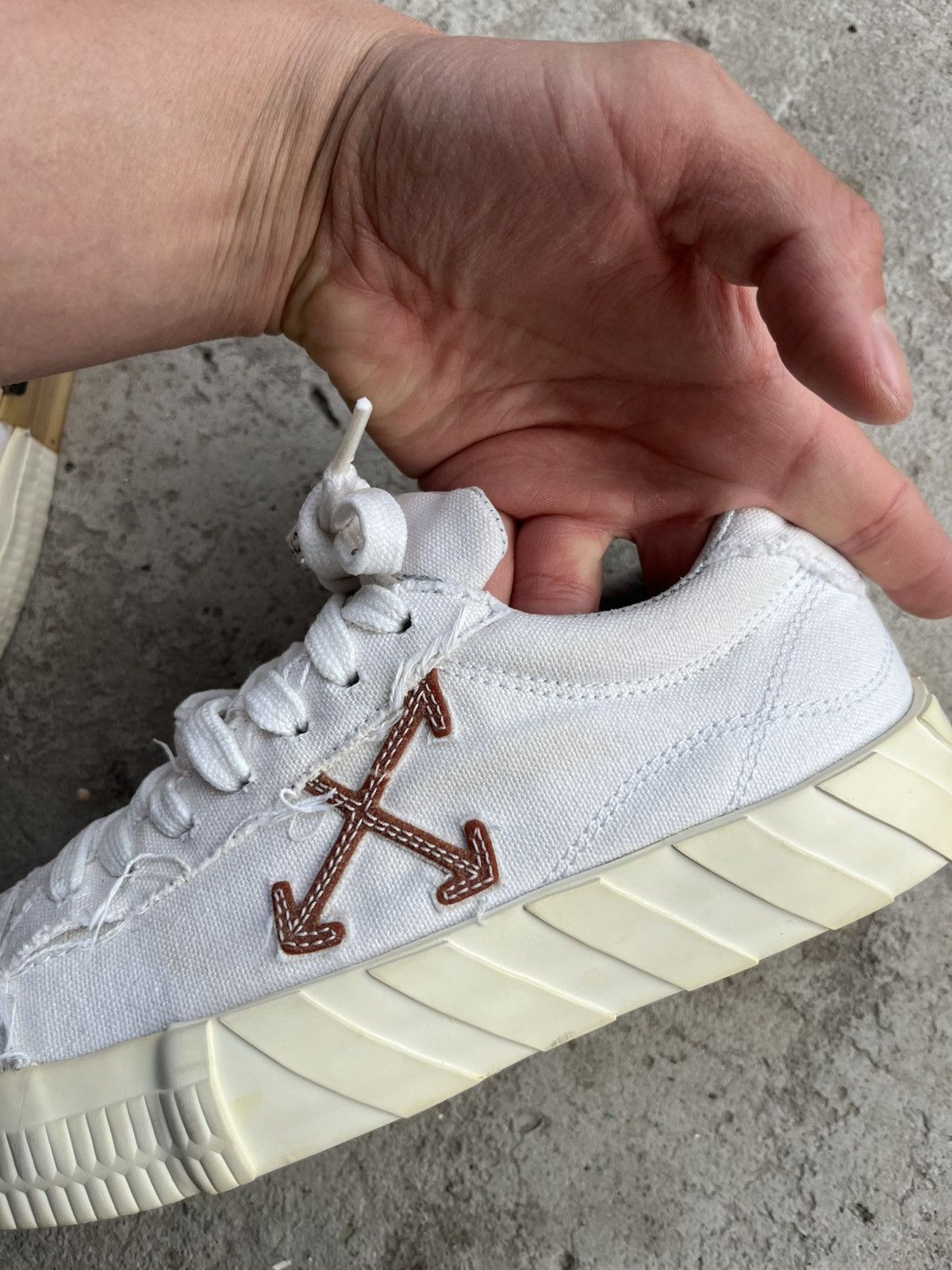 Off-White Off-White Vulcanized Canvas Distressed Low-top Sneakers Y2K Size US 6 / EU 39 - 18 Thumbnail
