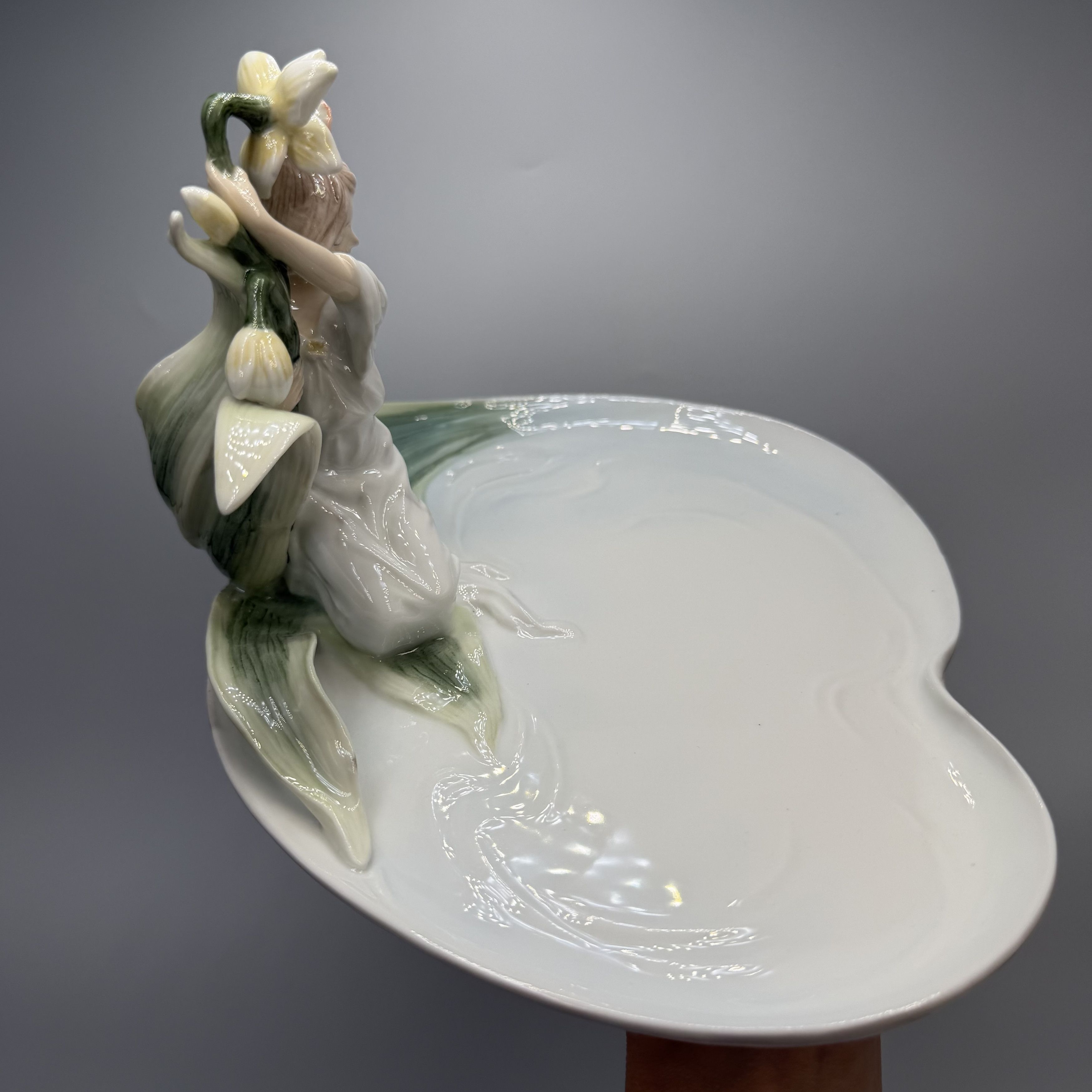 Other Unicorn Studio Porcelain Girl Daffodil Tray Dish Figurine Size ONE SIZE - 4 Thumbnail