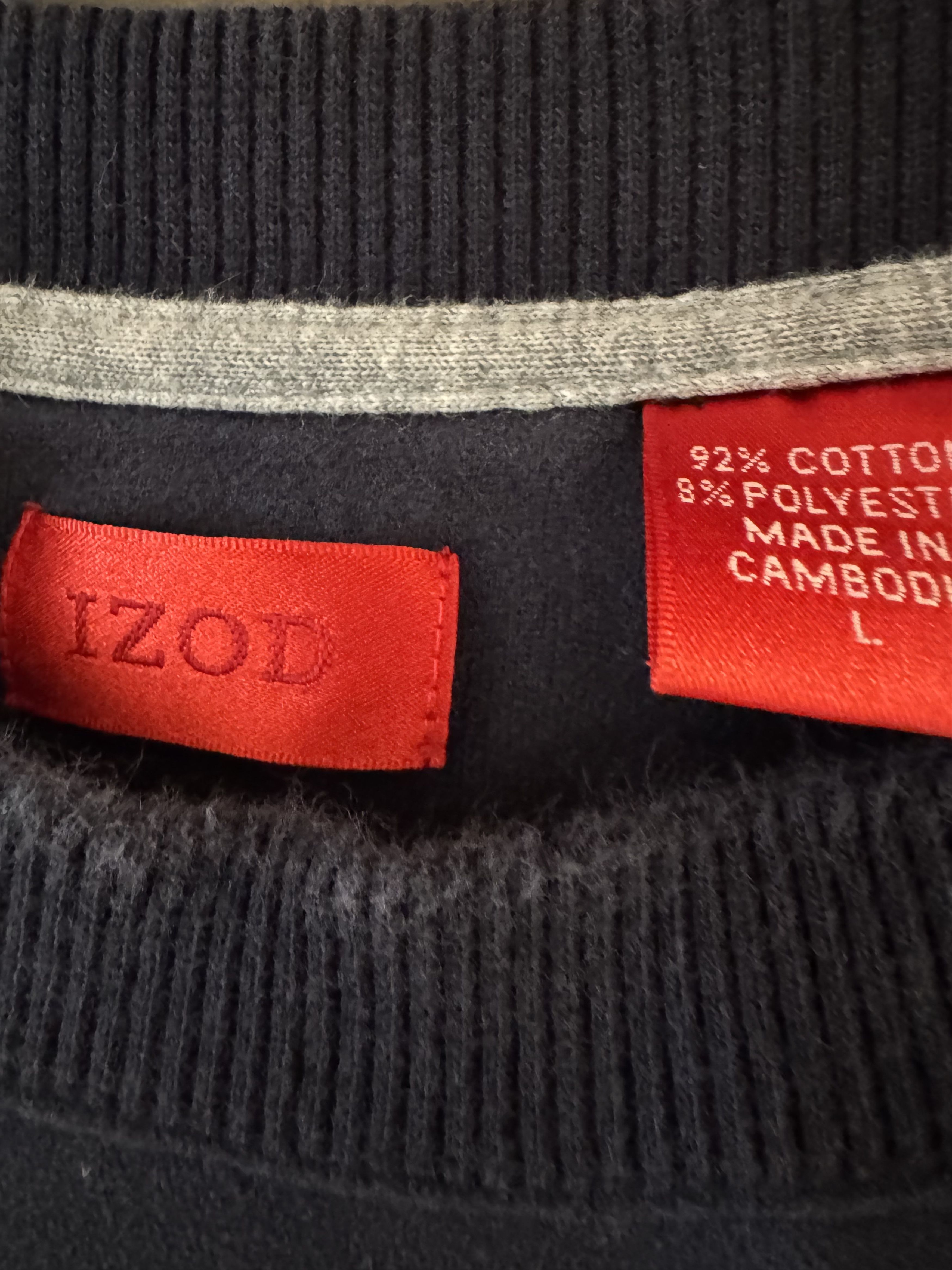 Izod Izod Black Sweatshirt. US L. Gently Used. Size US L / EU 52-54 / 3 - 3 Thumbnail