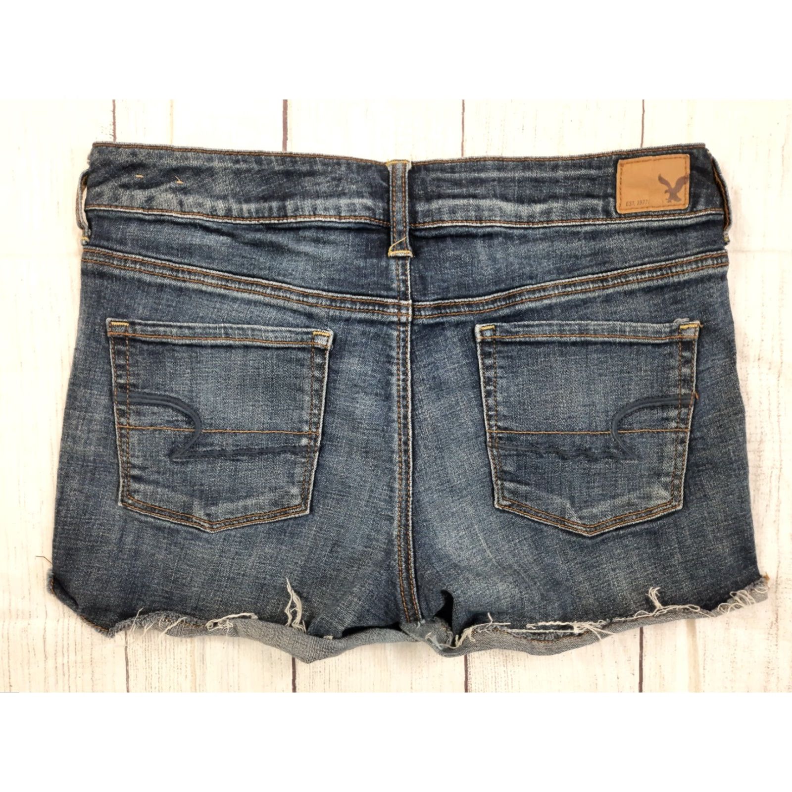 American Eagle Outfitters VINTAGE American Eagle Super Stretch Cuffed Jean Denim Shorts Dark Wash Size 8 Women Low Rise 7.5 Inseam 3 cuffed Women Size 30" / US 8 / IT 44 - 5 Thumbnail