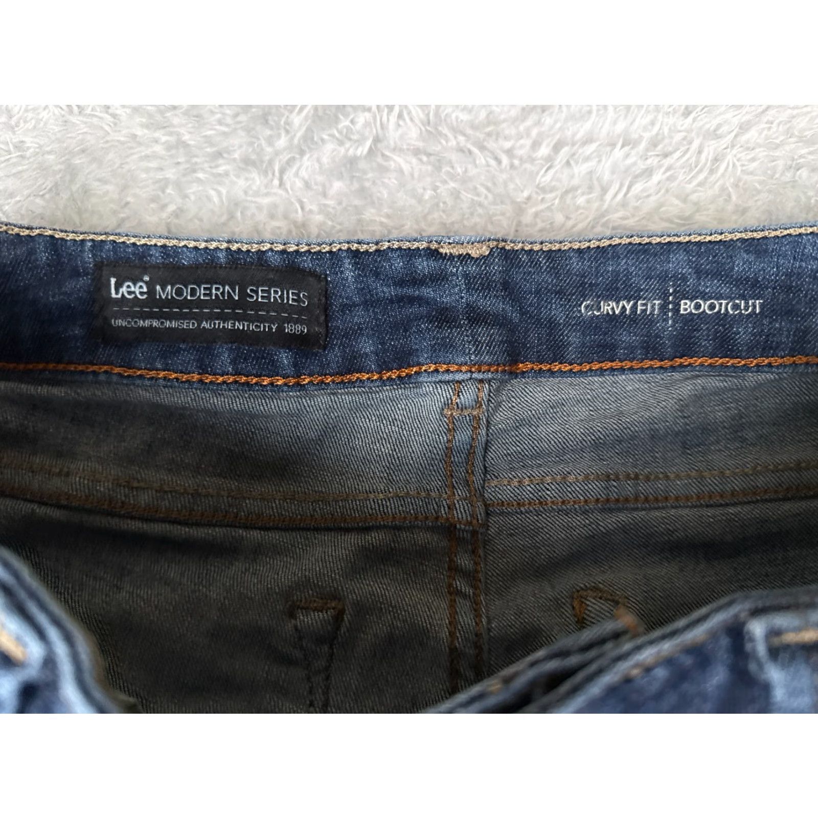 Lee Lee Jeans Women Jeans 6P Blue Denim Curvy Fit Bootcut Cotton Blend Mid Rise 28x31 5-Pocket Zipper Embroidered Machine Washable Vintage No Size 28" / US 6 / IT 42 - 6 Thumbnail