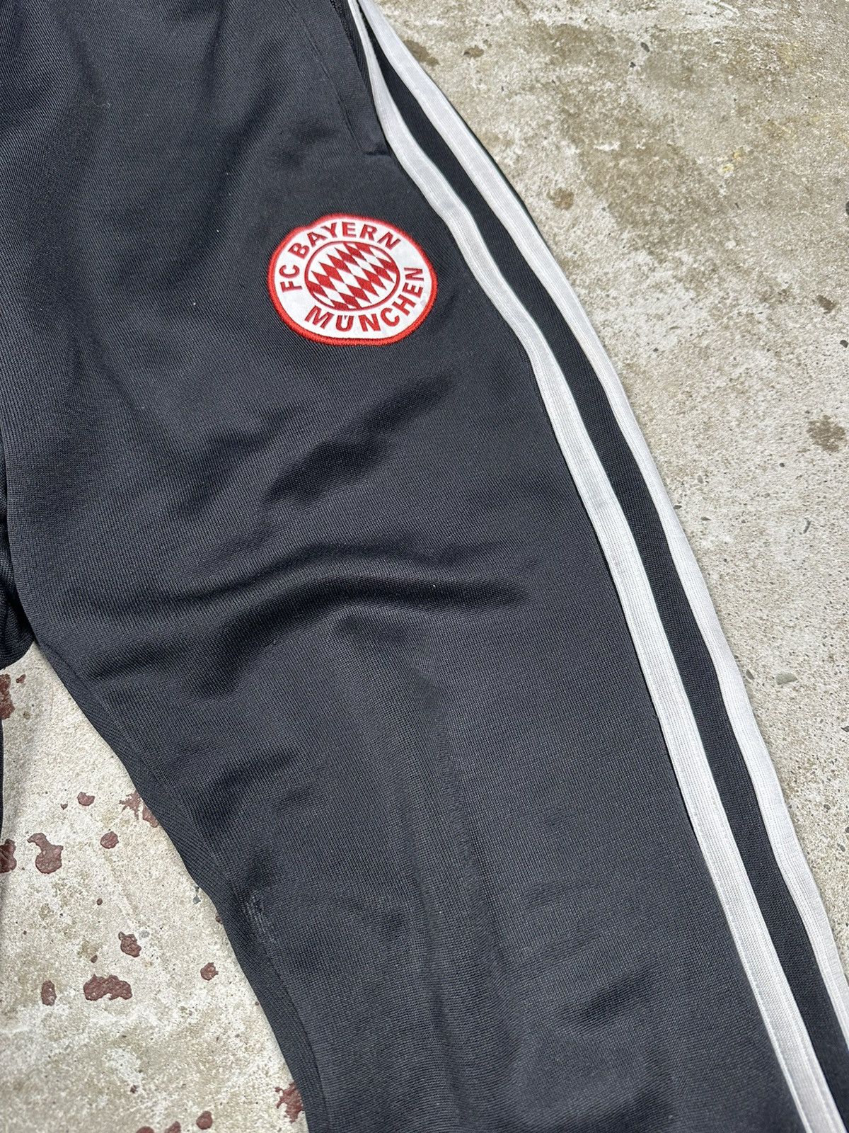 Adidas × Vintage Adidas x Bayern Munich Black Track Pants Vintage Y2K Size US 30 / EU 46 - 7 Thumbnail