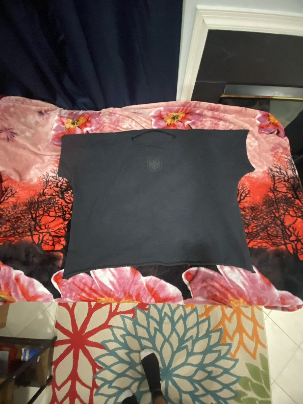 Yeezy Yeezy / YZY Vultures Black Box Tee Size US XL / EU 56 / 4 - 1 Thumbnail