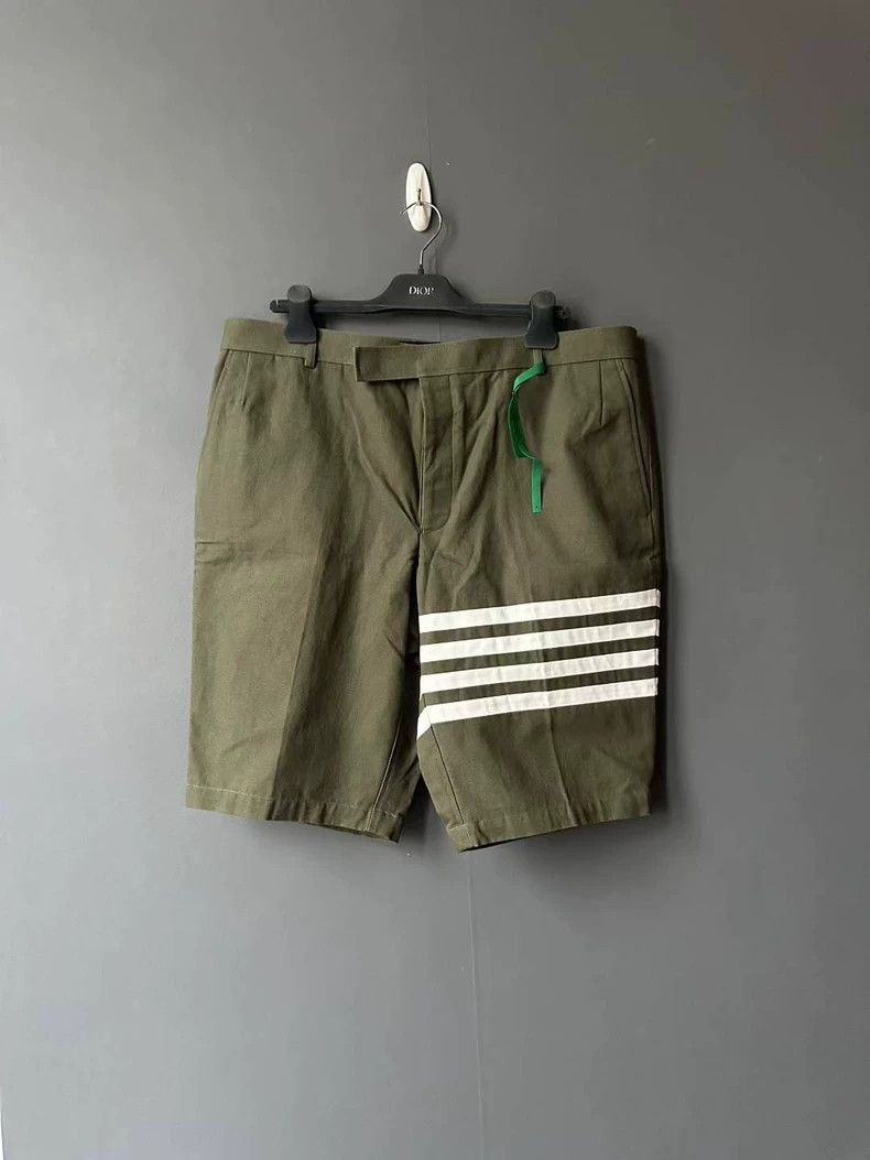 Thom Browne Thom Browne size5 Black and green suit with shorts Size US 29 - 1 Thumbnail