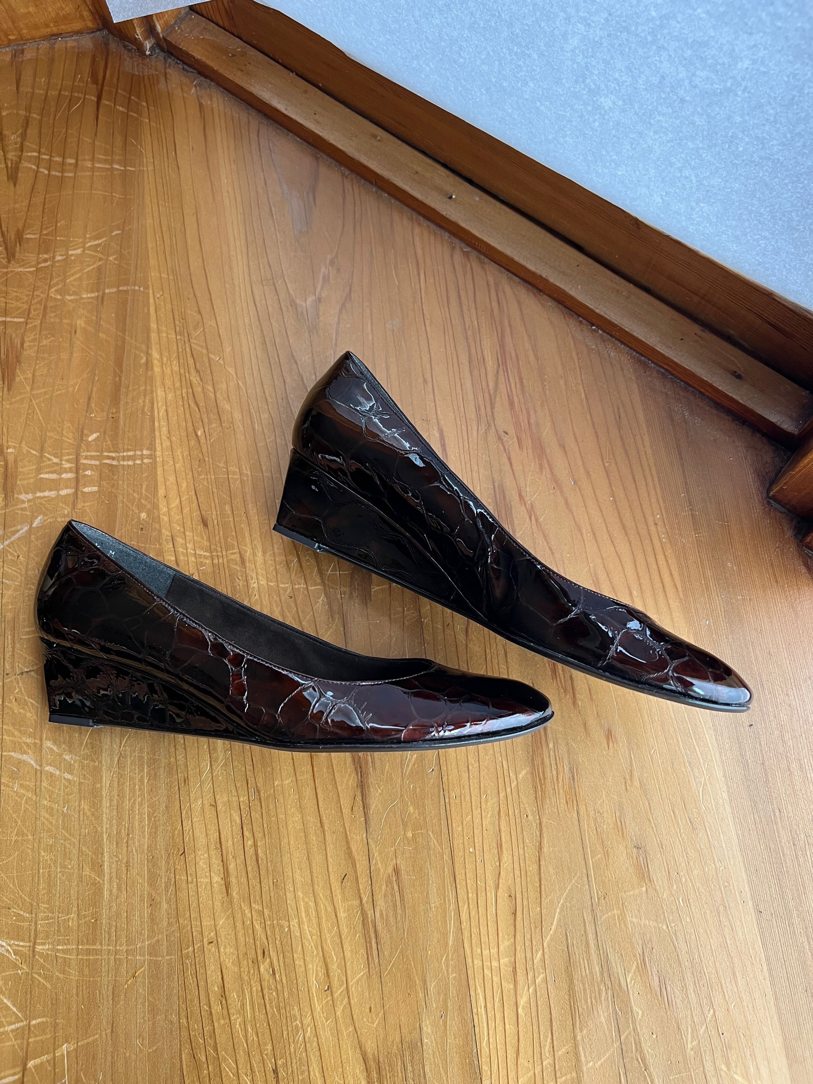 Stuart Weitzman Brown Alligator Stuart Weitzman Wedges Size US 9.5 / IT 39.5 - 6 Thumbnail