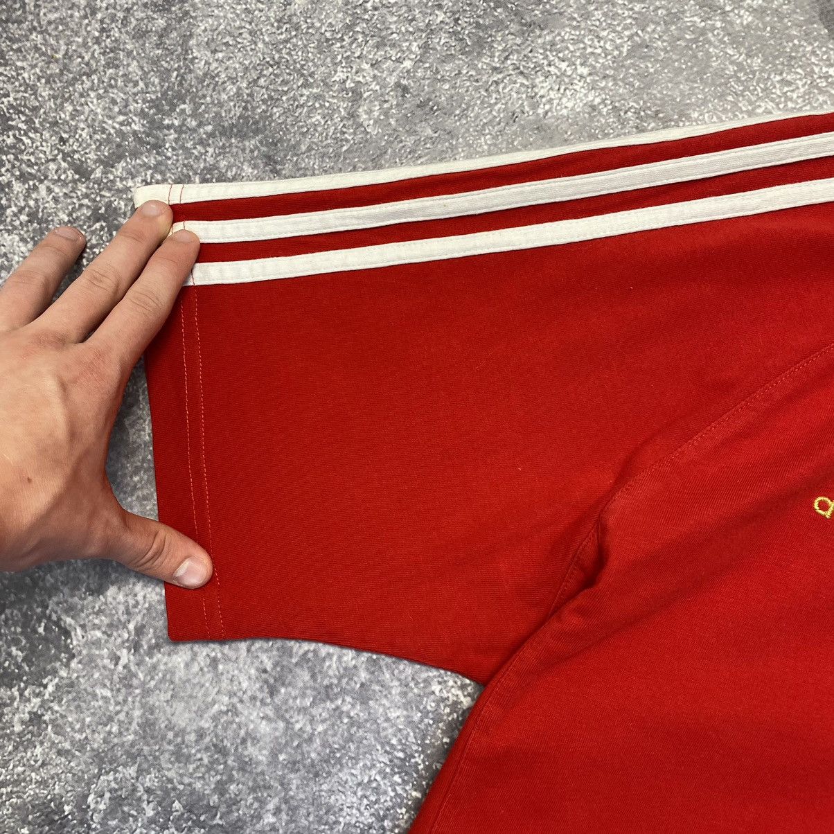 Vintage Vintage Adidas FC Liverpool Small logo soccer polo Size US L / EU 52-54 / 3 - 7 Thumbnail
