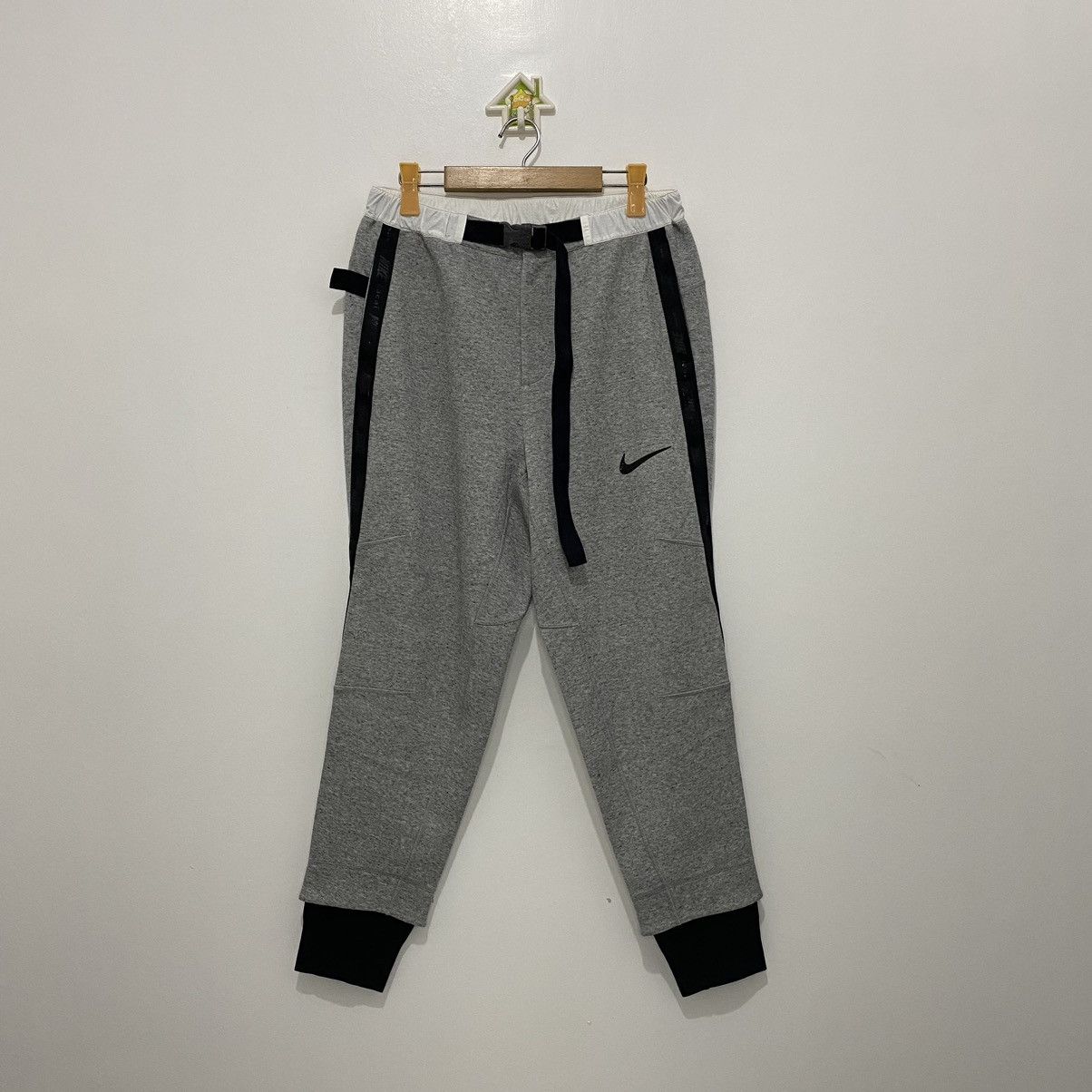 image of Nike Sacai Fleece Sweatpants in Grey, Men's (Size 31)