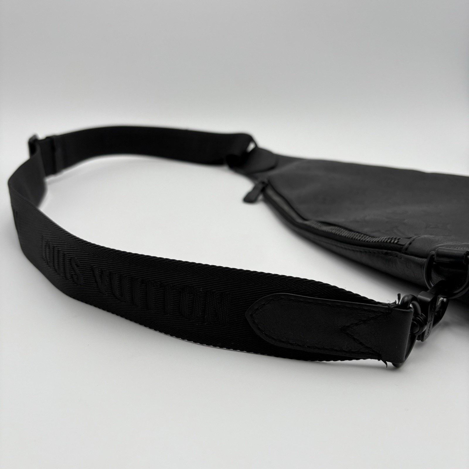 Louis Vuitton Louis Vuitton Monogram Sling Bag ' Black ' | SUPER CLEAN! Size ONE SIZE - 5 Thumbnail