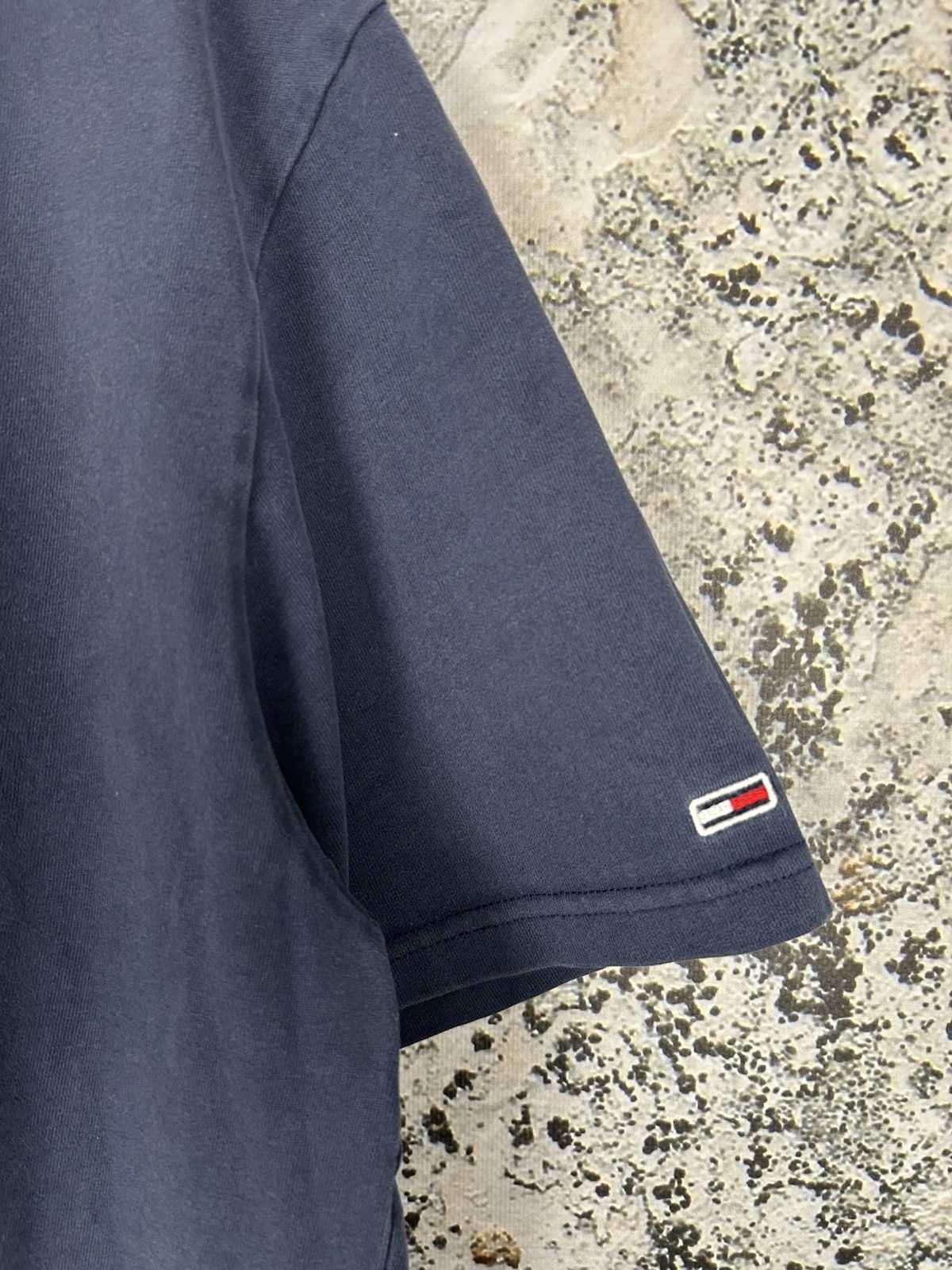 Tommy Hilfiger Tommy Hilfiger Jeans Graphic Tee Premium Streetwear Vintage Size US L / EU 52-54 / 3 - 4 Thumbnail