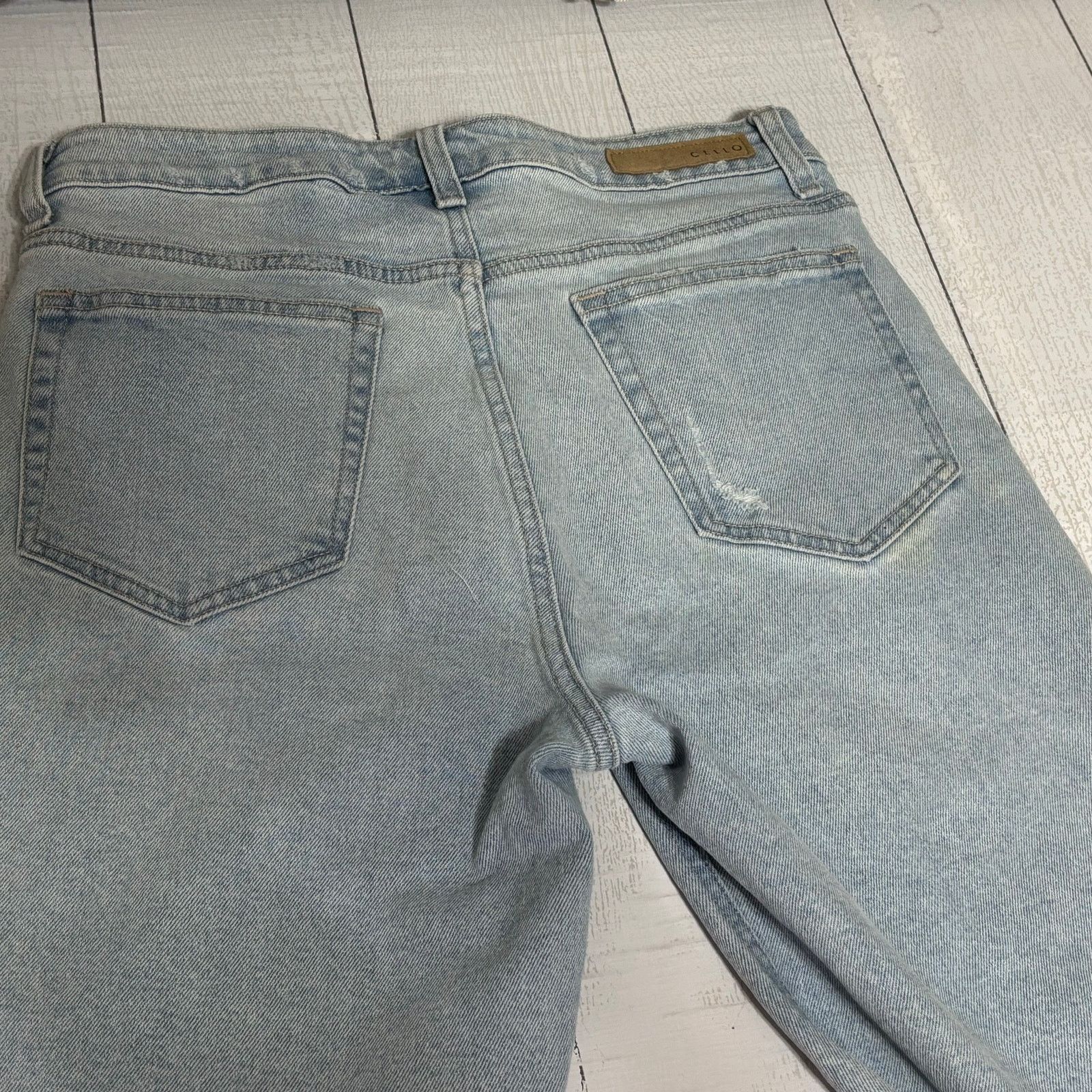 Other Cello Light Wash Distressed Denim Shorts Size Large Size 31" - 11 Thumbnail