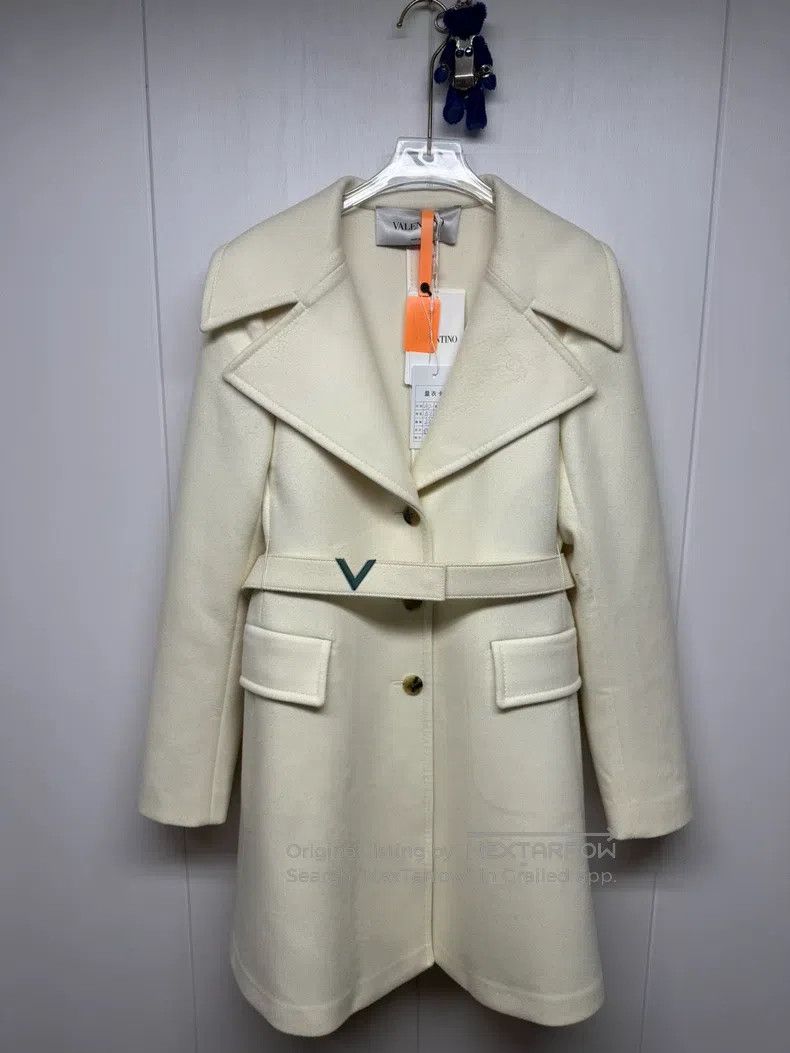 Valentino Valentino Beige cashmere coat Size L / US 10 / IT 46 - 1 Thumbnail