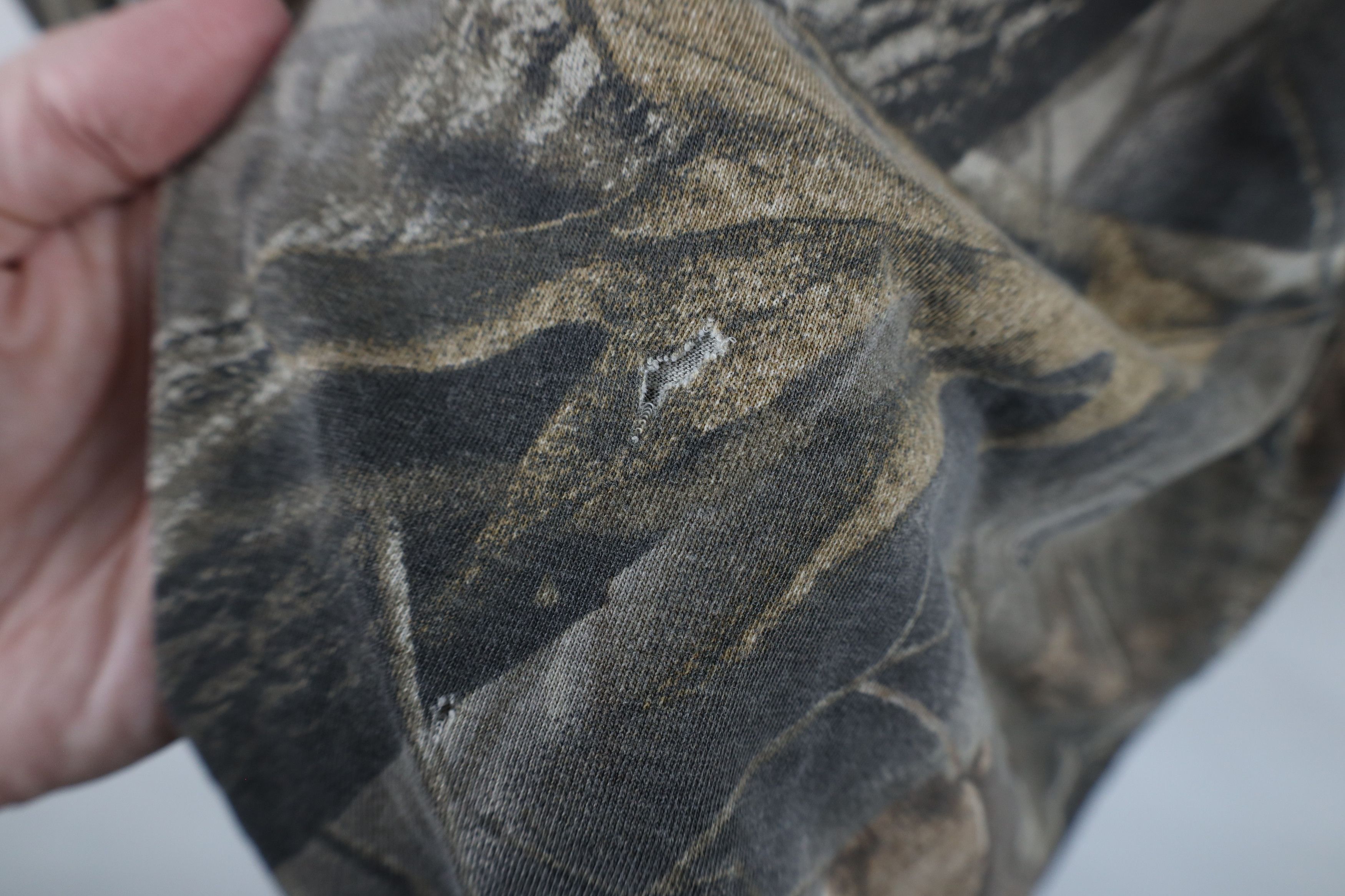 Vintage Vintage 90s Streetwear Realtree Camouflage Pocket T-Shirt Size US XXL / EU 58 / 5 - 10 Thumbnail