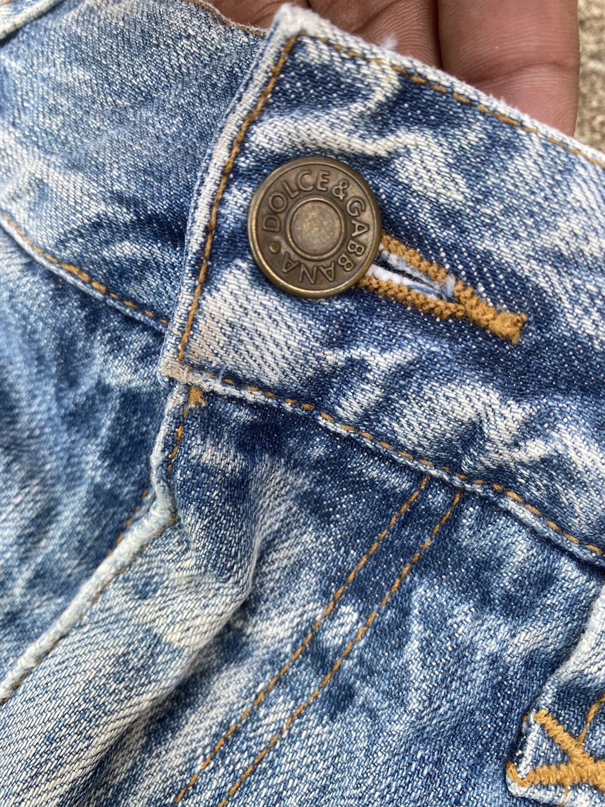 Dolce & Gabbana Dolce & Gabbana distressed light wash denim jeans Size US 32 / EU 48 - 6 Thumbnail