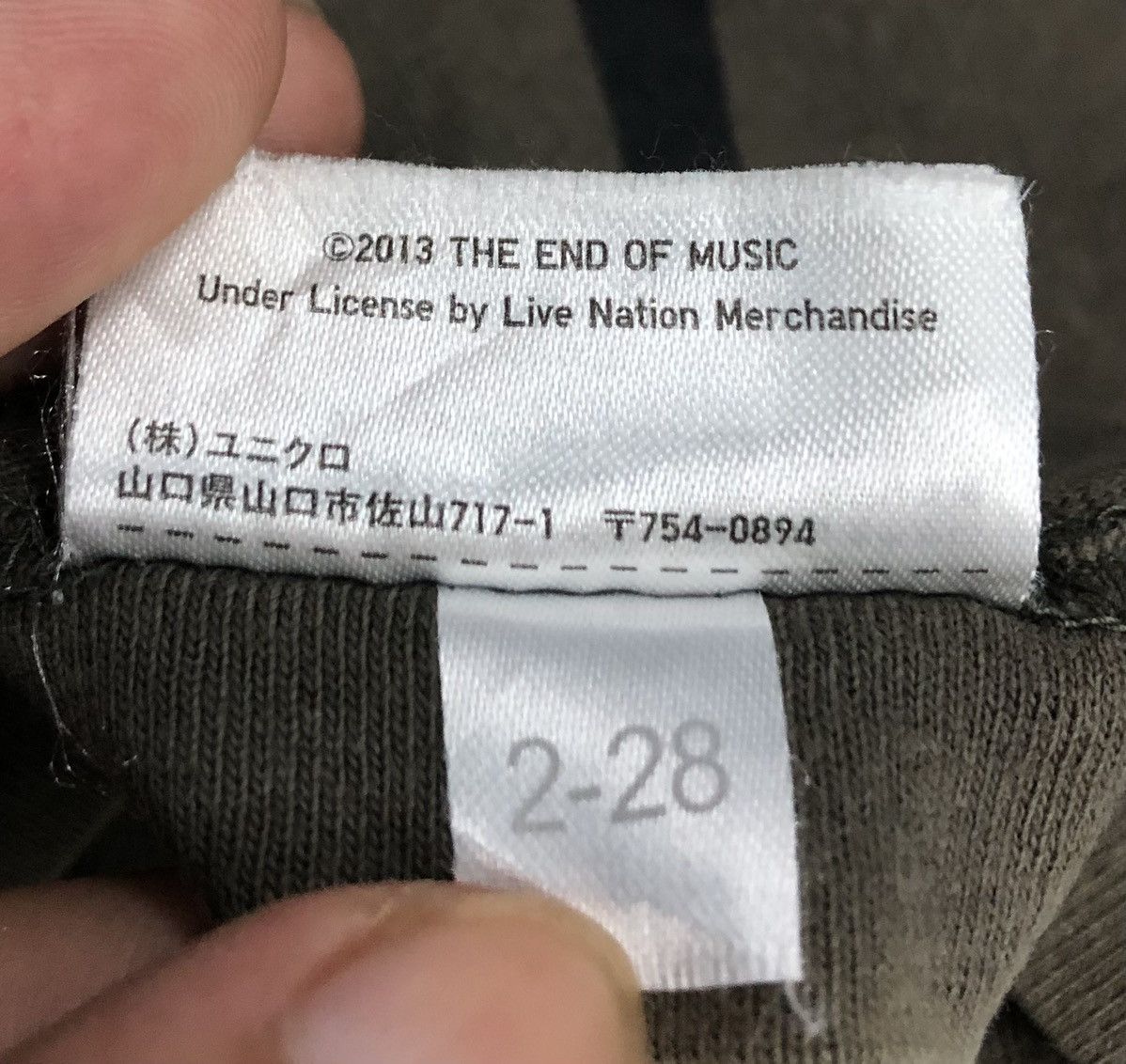 Uniqlo Vintage Uniqlo 2013 The End Of Music Kurt Cobain T-Shirt Size US L / EU 52-54 / 3 - 10 Thumbnail