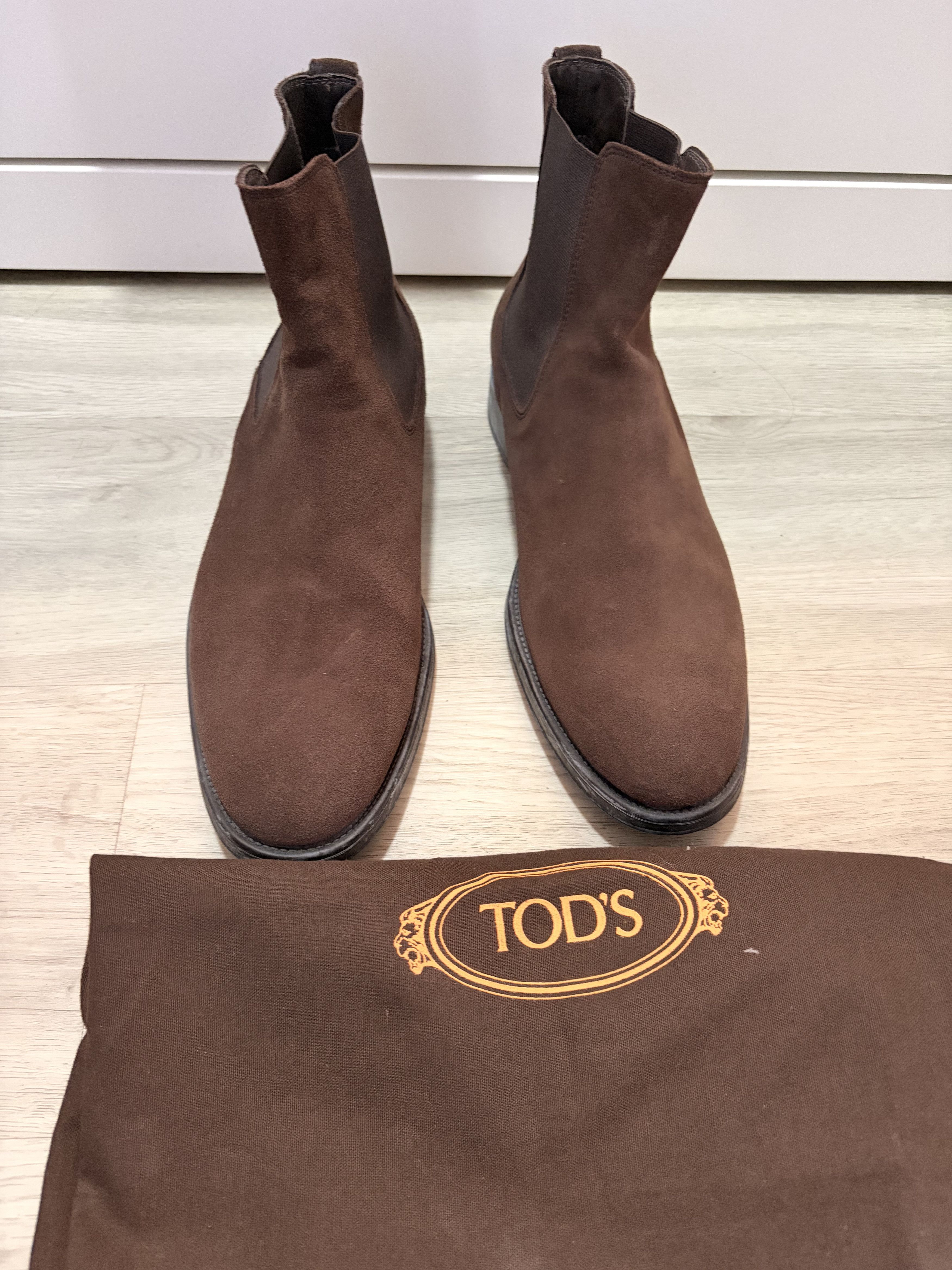 Tod's Tod's Chocolate Suede Chelsea Boots Size US 9.5 / EU 42-43 - 1 Thumbnail