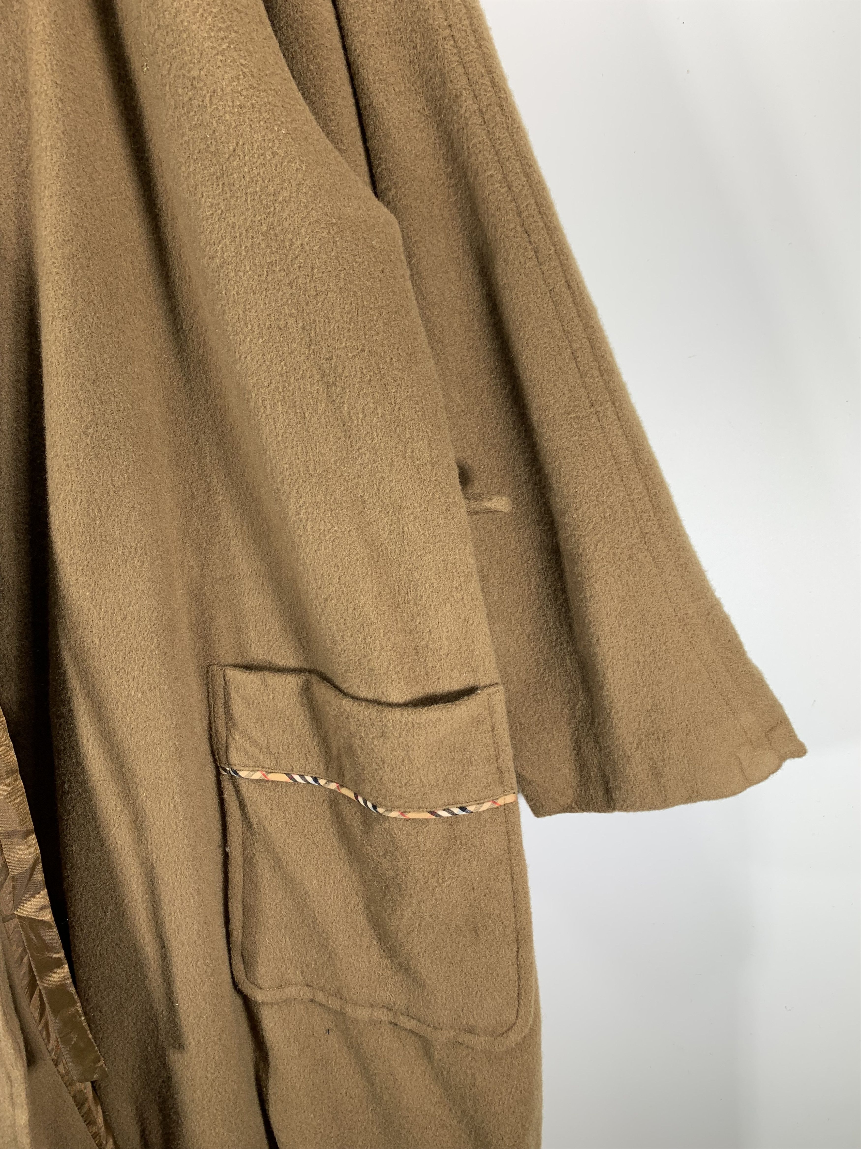 Burberry Burberry Robe cashmere & Wool Size US M / EU 48-50 / 2 - 2 Thumbnail