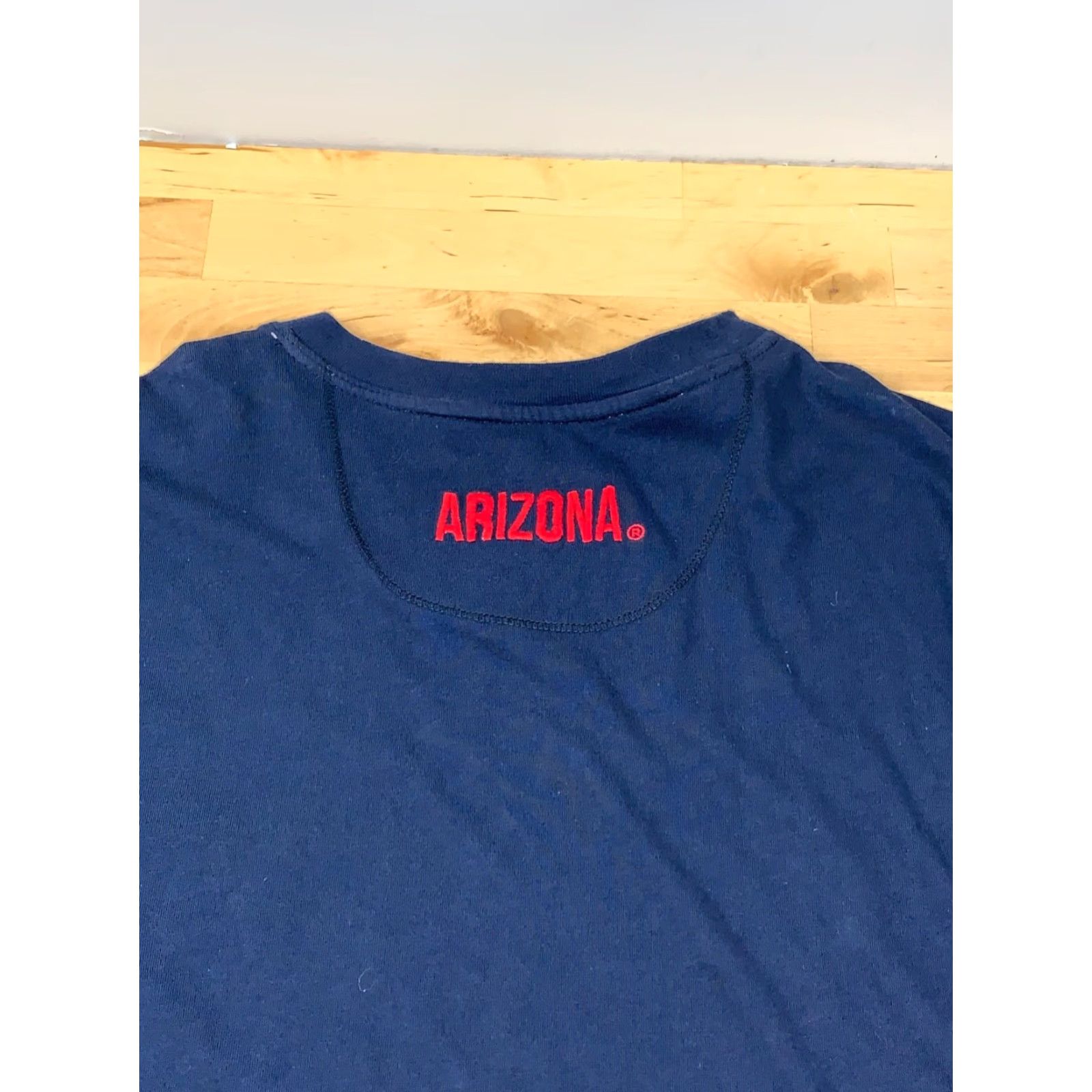 Vintage NCAA University of Arizona Wildcats Blue V Neck T-Shirt Colosseum Mens L Football Sports 4099 Size US L / EU 52-54 / 3 - 4 Thumbnail