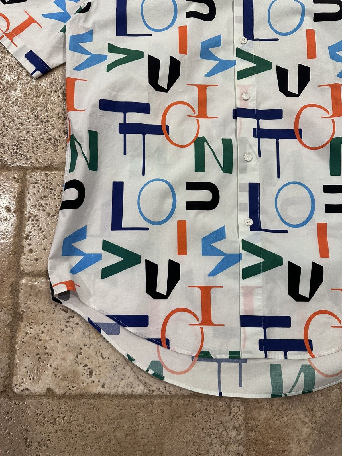 Louis Vuitton Louis Vuitton Electric Letters Multicolor White Button Shirt Size US L / EU 52-54 / 3 - 4 Thumbnail