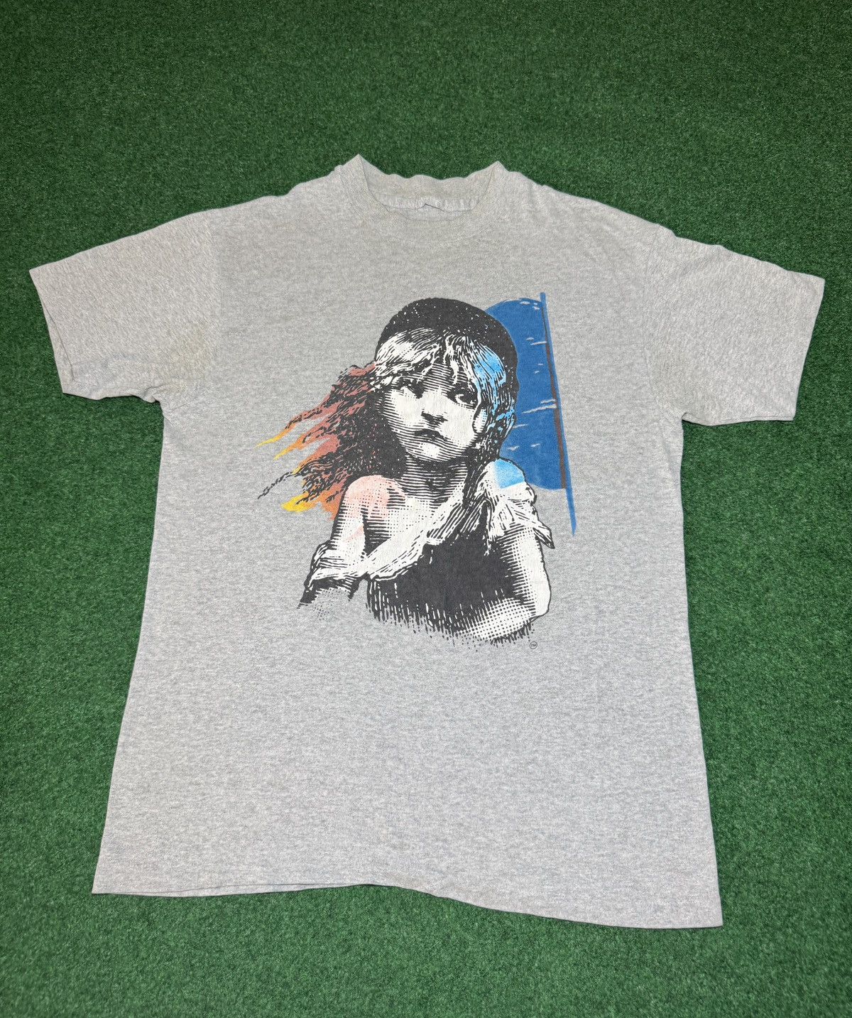 Vintage Vintage 80s Les Miserables Lrg Gray Retro Thin T Shirt Size US L / EU 52-54 / 3 - 1 Thumbnail