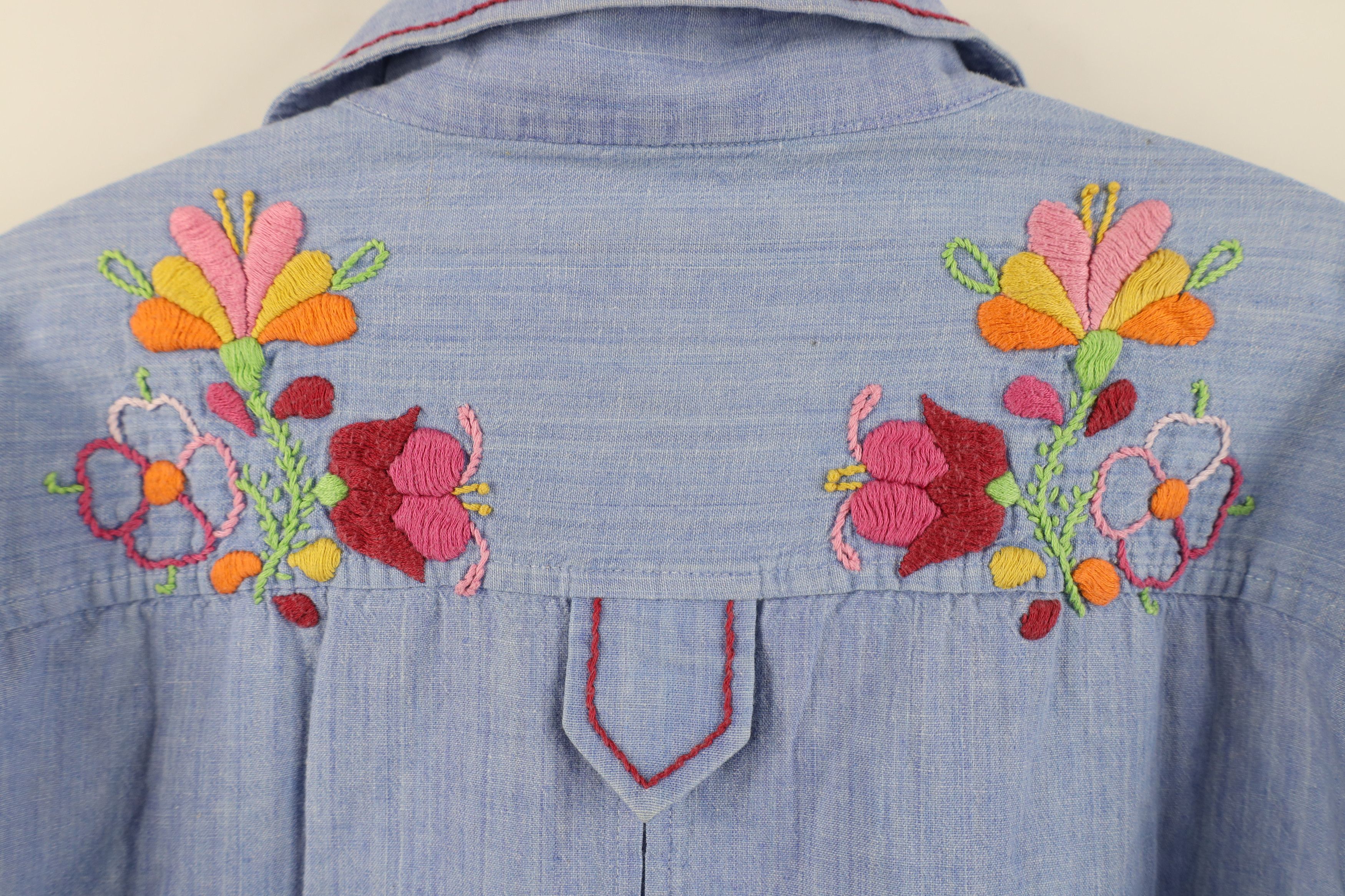 Vintage Vintage 70s Streetwear Embroidered Flower Button Shirt Size L / US 10 / IT 46 - 13 Thumbnail