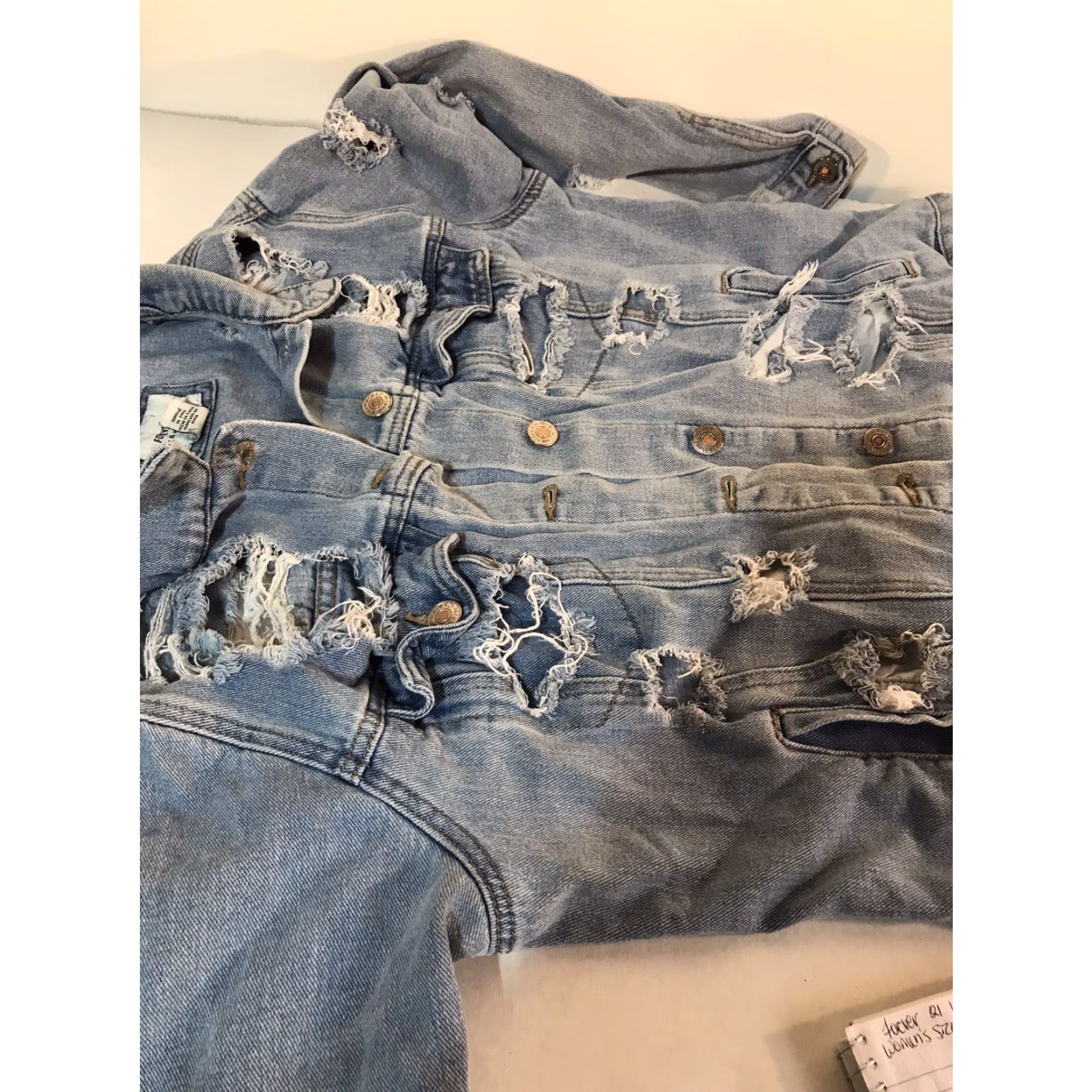 Forever 21 Forever 21 Blue Denim Jacket Women’s Size L Light Wash Destroyed Casual Workwear Size 36" / US 14 / IT 50 - 4 Thumbnail