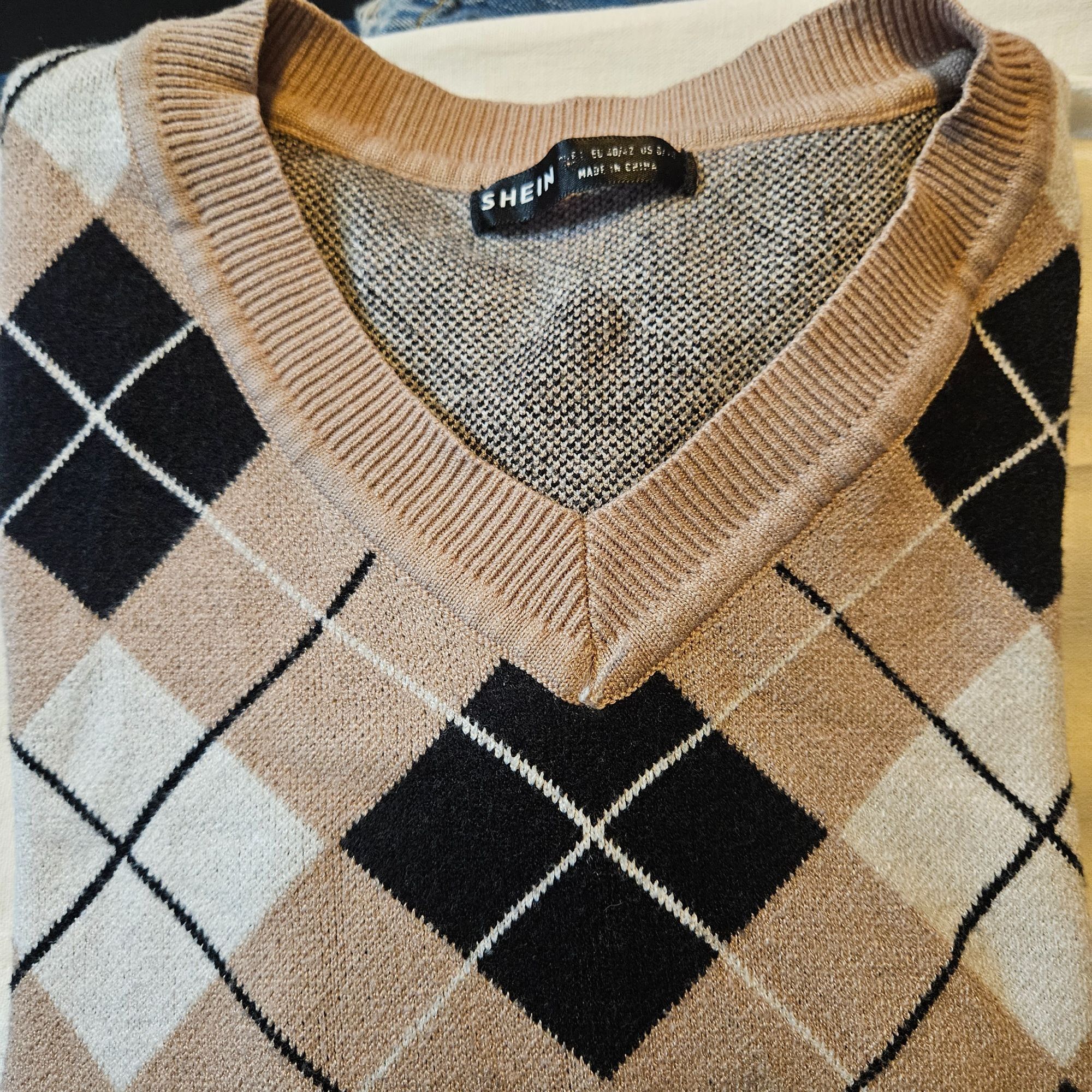 Shein Argyle V-Neck Sweater SHEIN Womens Beige & Black Knitted 8 L Size M / US 6-8 / IT 42-44 - 7 Thumbnail