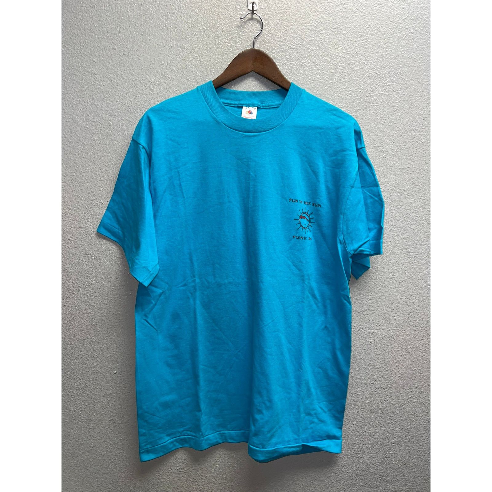 Fruit Of The Loom Vintage Picnic Shirt Fun In The Sun 84 Blue Sunshine Tee 90s Size US L / EU 52-54 / 3 - 1 Thumbnail