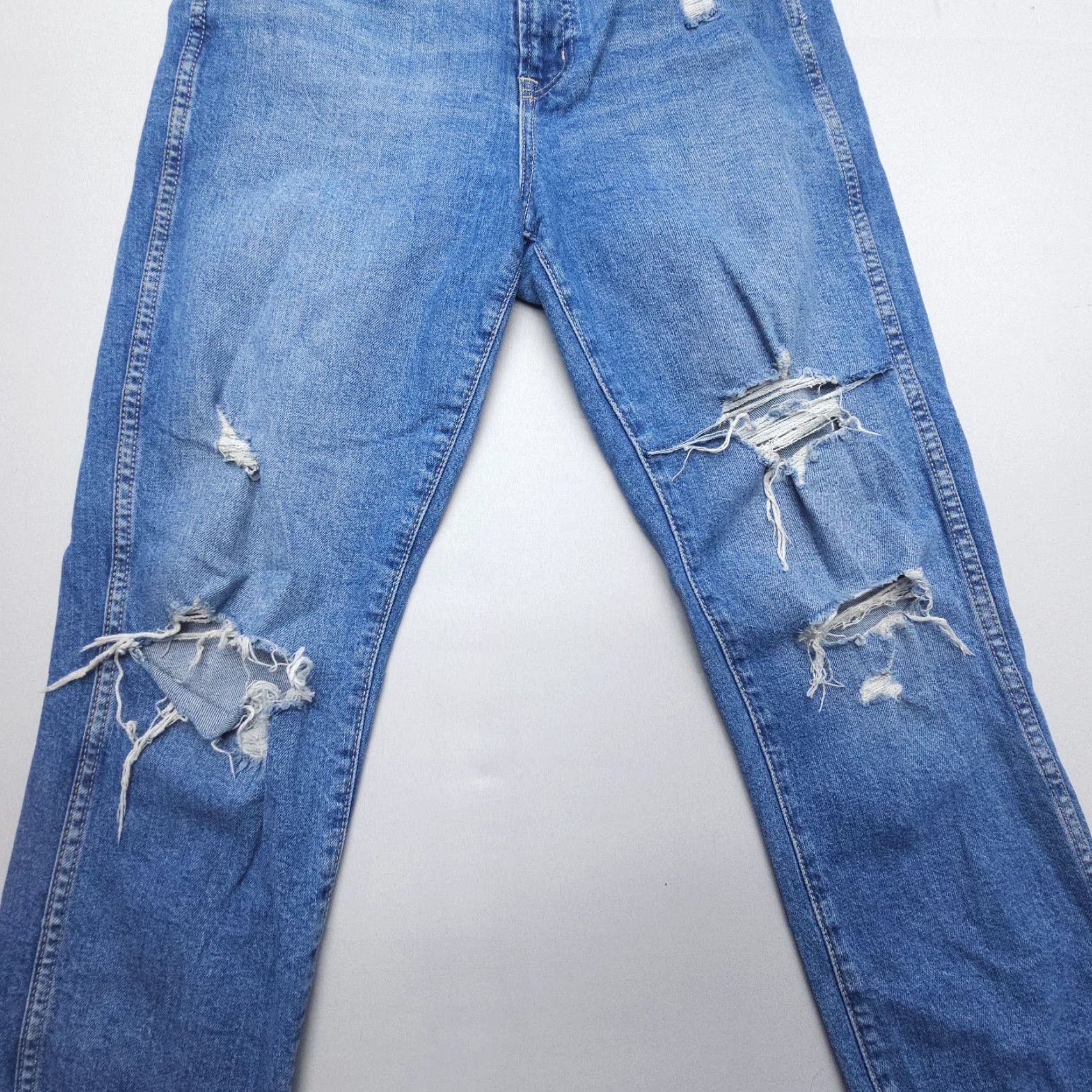 Gap VINTAGE Gap High Rise Slim Jeans Womens 8 / 29 Blue Distressed Denim Stretch Straight 5-Pocket Womens 90s Theme Size 30" / US 8 / IT 44 - 4 Thumbnail