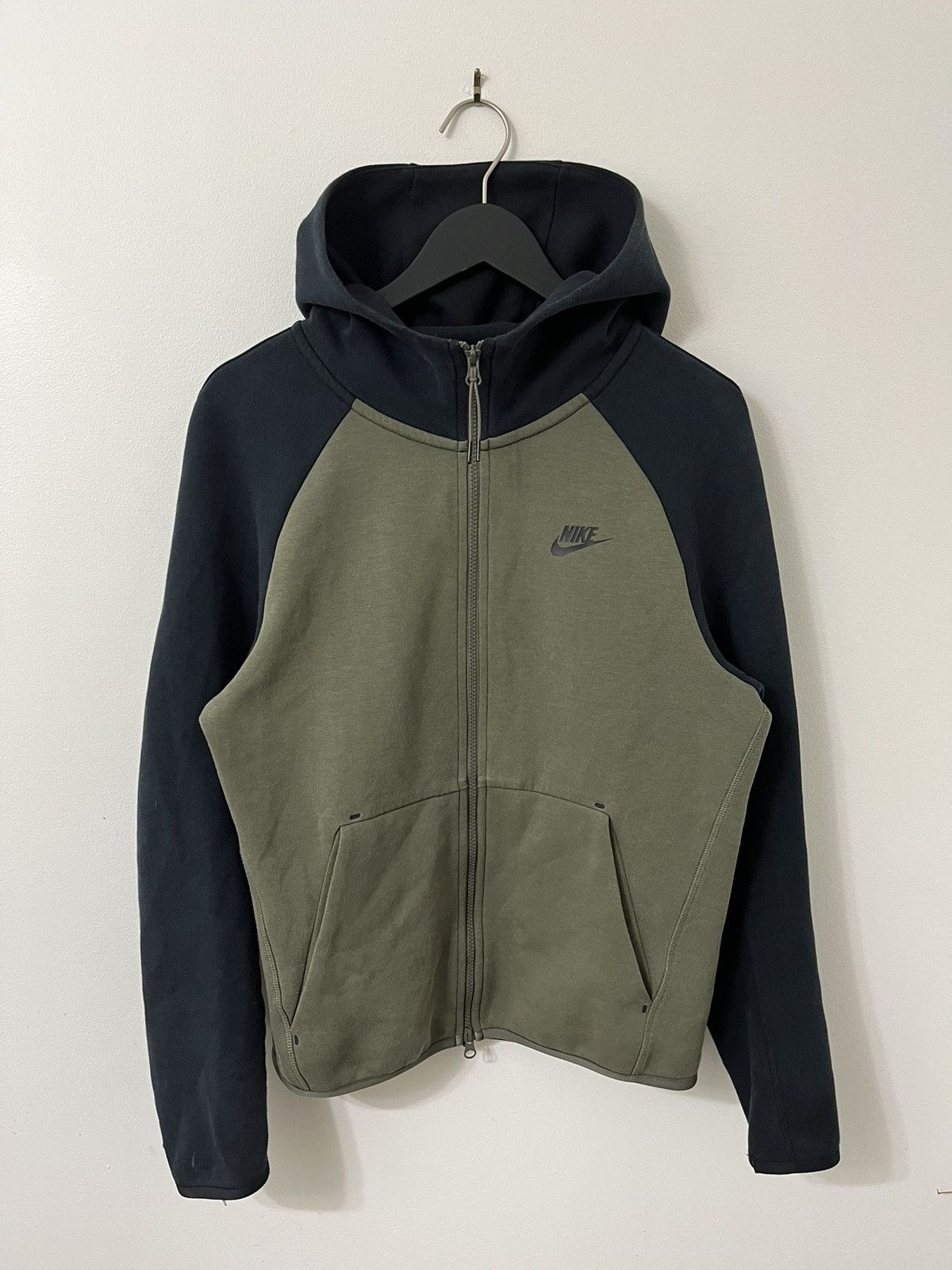 olive green nike tech sweatsuit