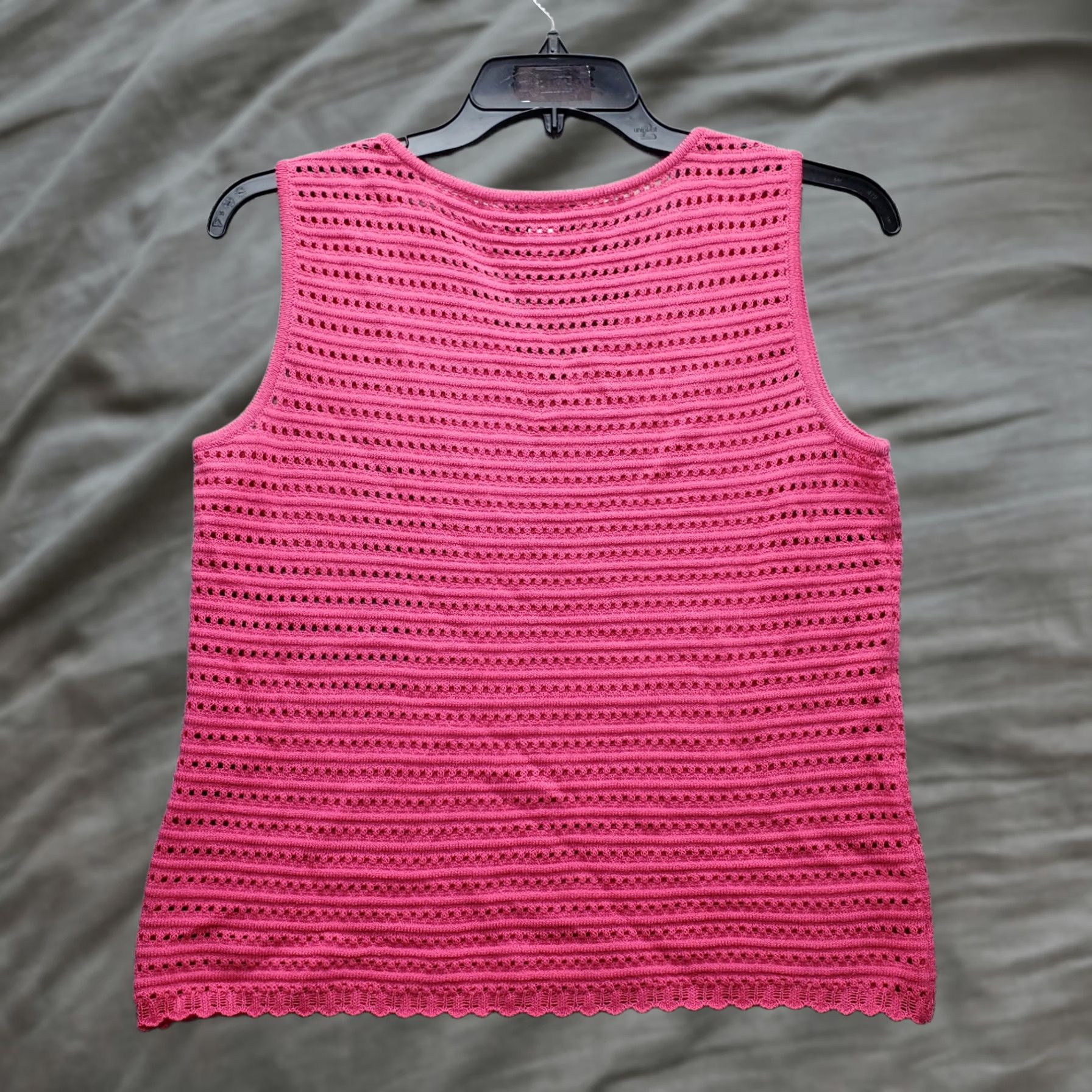 St. John St. John Womens Vest Shirt M Pink Sleeveless Pullover Knitted Knit V-Neck Casual Travel Ready Size M / US 6-8 / IT 42-44 - 1 Thumbnail
