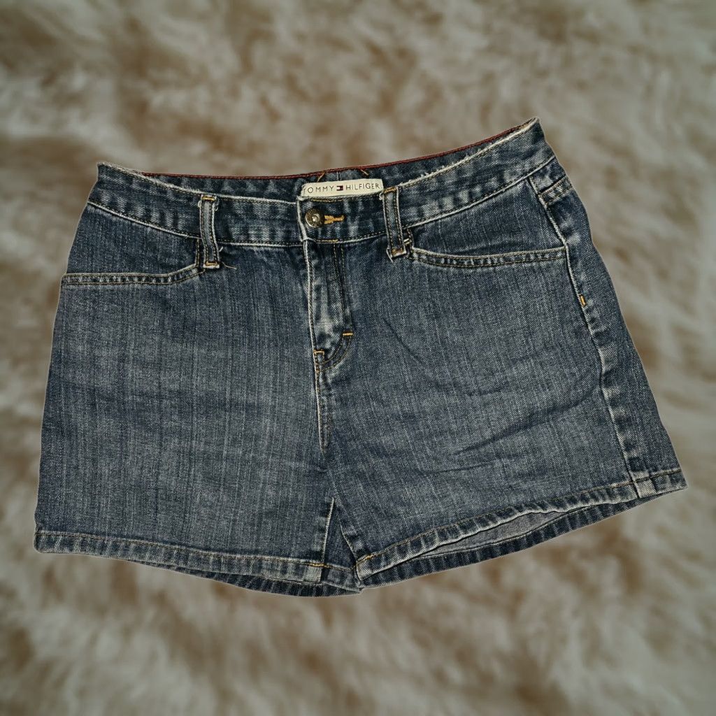 Tommy Hilfiger VINTAGE Tommy Hilfiger Womens Boyfriend Shorts Denim 6 Blue Embroidered Logo Preppy American Classic Size 28" / US 6 / IT 42 - 1 Thumbnail
