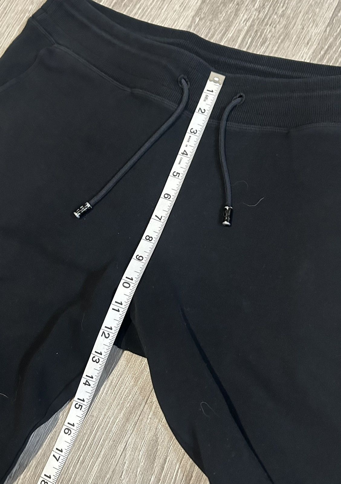 Louis Vuitton FW2019 Louis Vuitton “staples” edition jogger sweatpants Size US 38 / EU 54 - 13 Thumbnail
