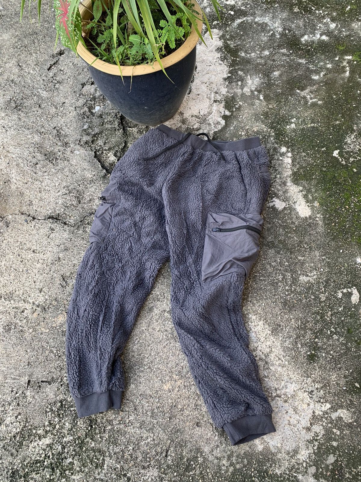 Japanese Brand 🔥Steals🔥 Fieldcore fleece cargo pocket pants Size US 31 - 13 Thumbnail