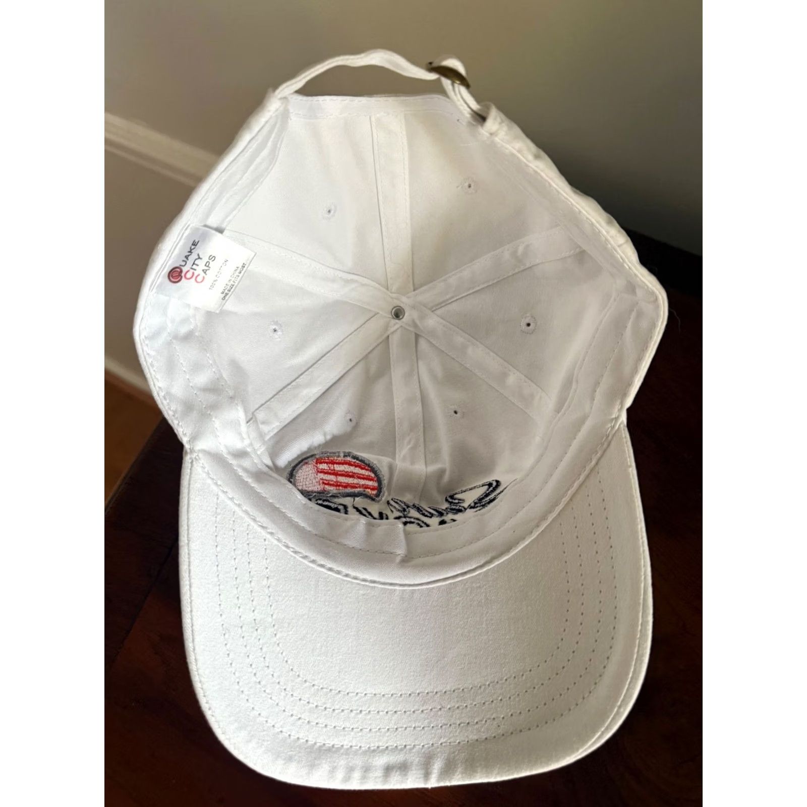 Vintage Quake city Sun Tracker Boat Tracker Fishing Outdoor Hat Cap White Embroidered Adjustable Baseball Cap Unisex Adults Mens Size ONE SIZE - 4 Thumbnail