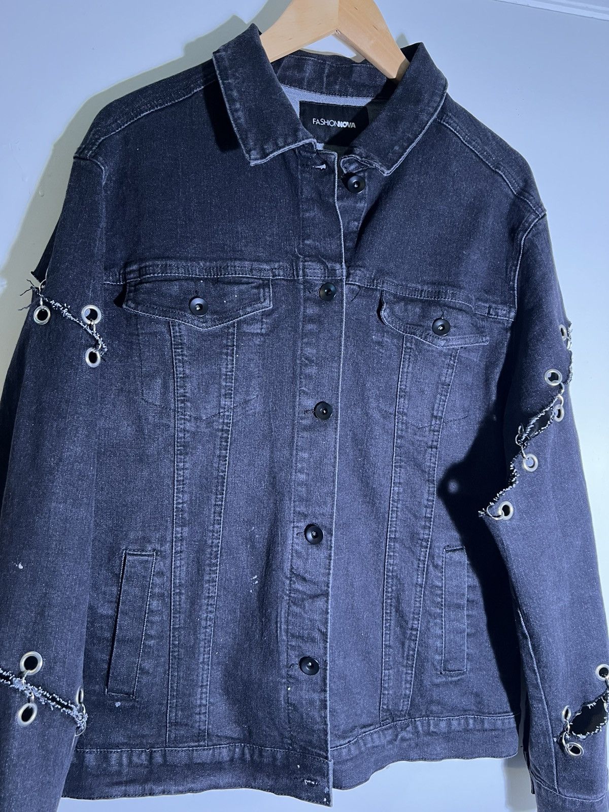 Fashion Nova Fashion Nova Men’s Black Denim Grommet Chain Goth Emo Jacket Size US L / EU 52-54 / 3 - 3 Thumbnail