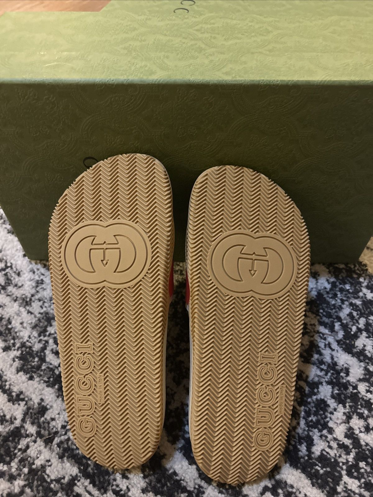 Gucci Gucci GG Interlocking Logo Rubber Sandals Slides Size US 7 / IT 37 - 4 Thumbnail