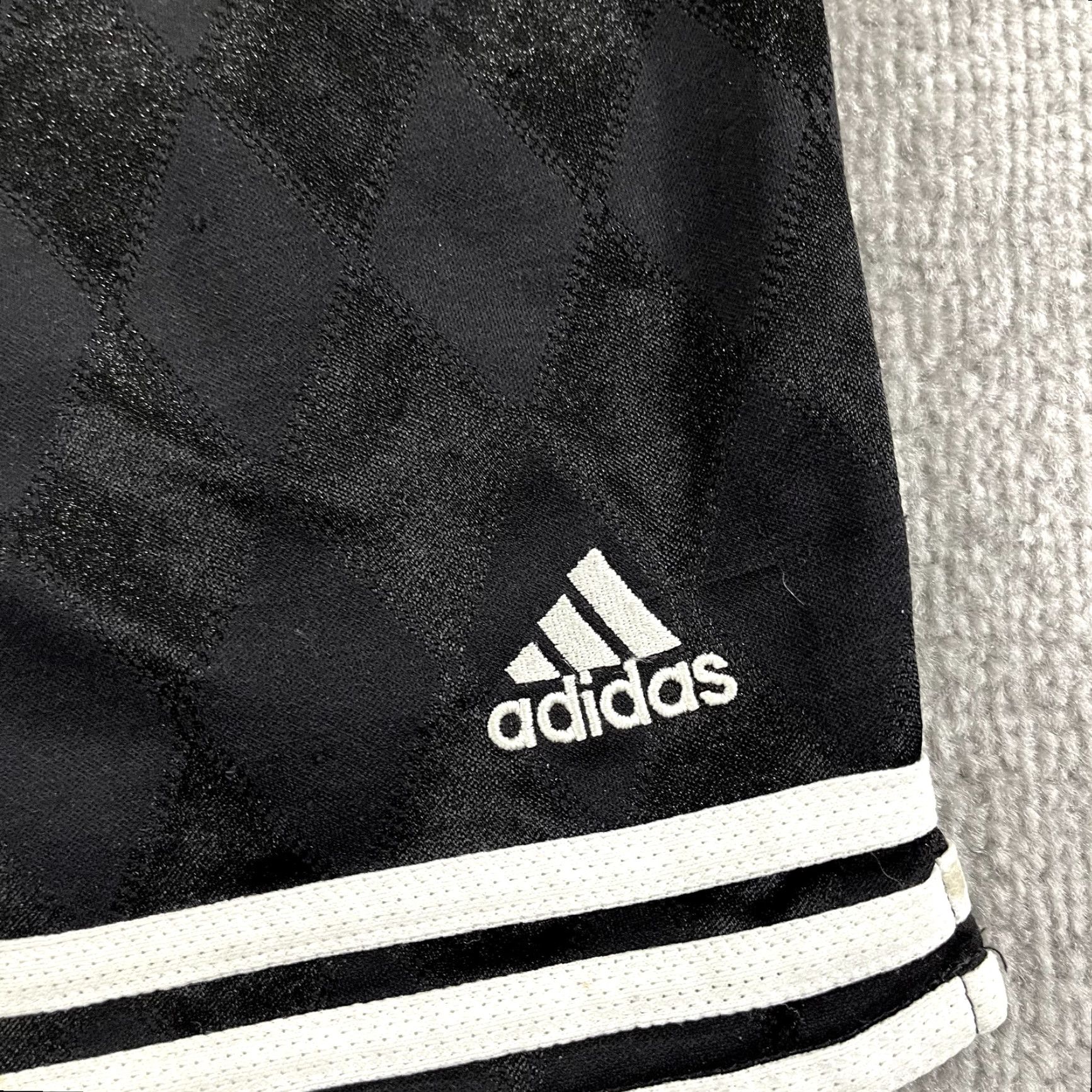 Adidas VINTAGE Size US 31 - 3 Thumbnail