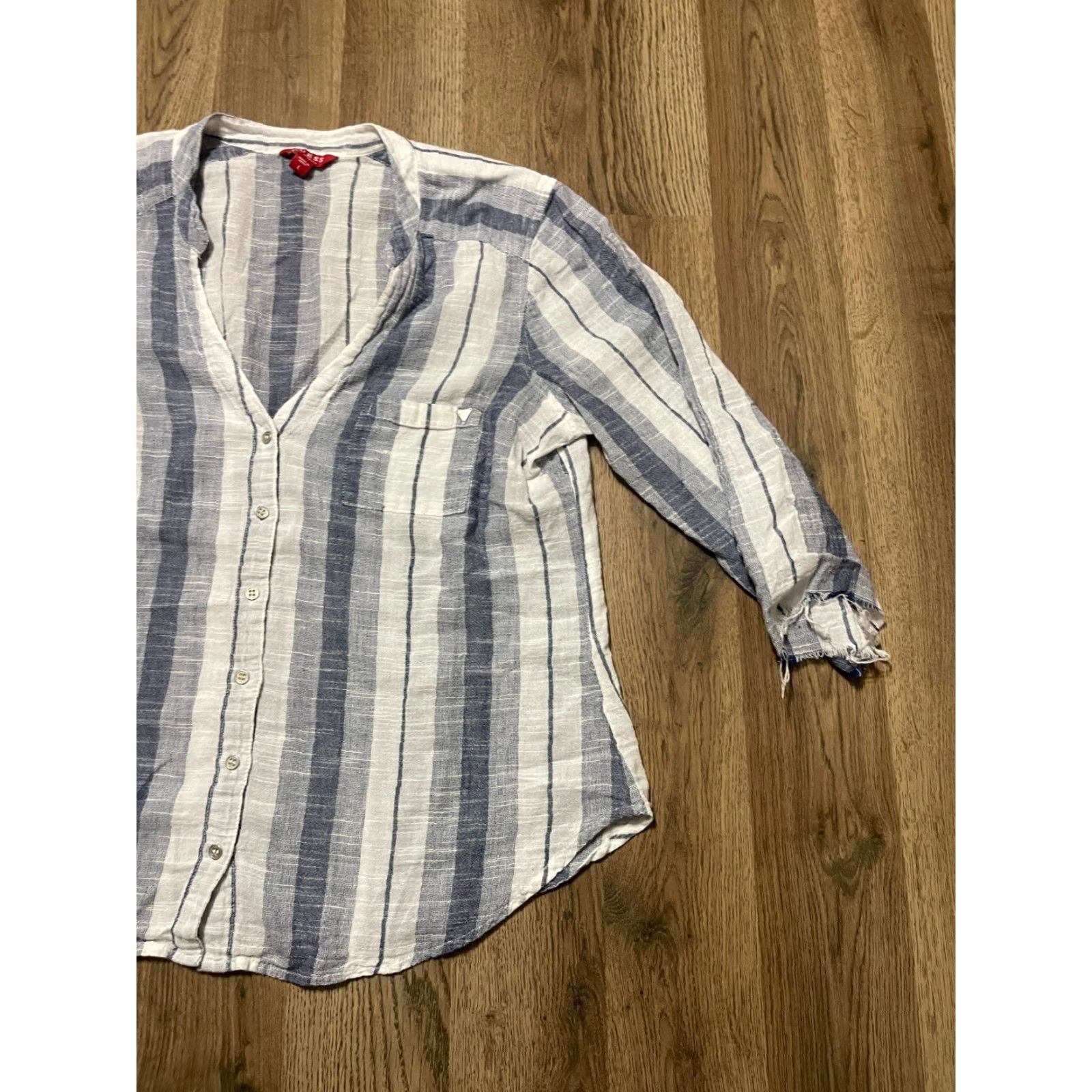 Guess GUESS Shirt Women's Large Blue White Striped Button Up V-neck 3/4 Sleeve Size L / US 10 / IT 46 - 4 Thumbnail