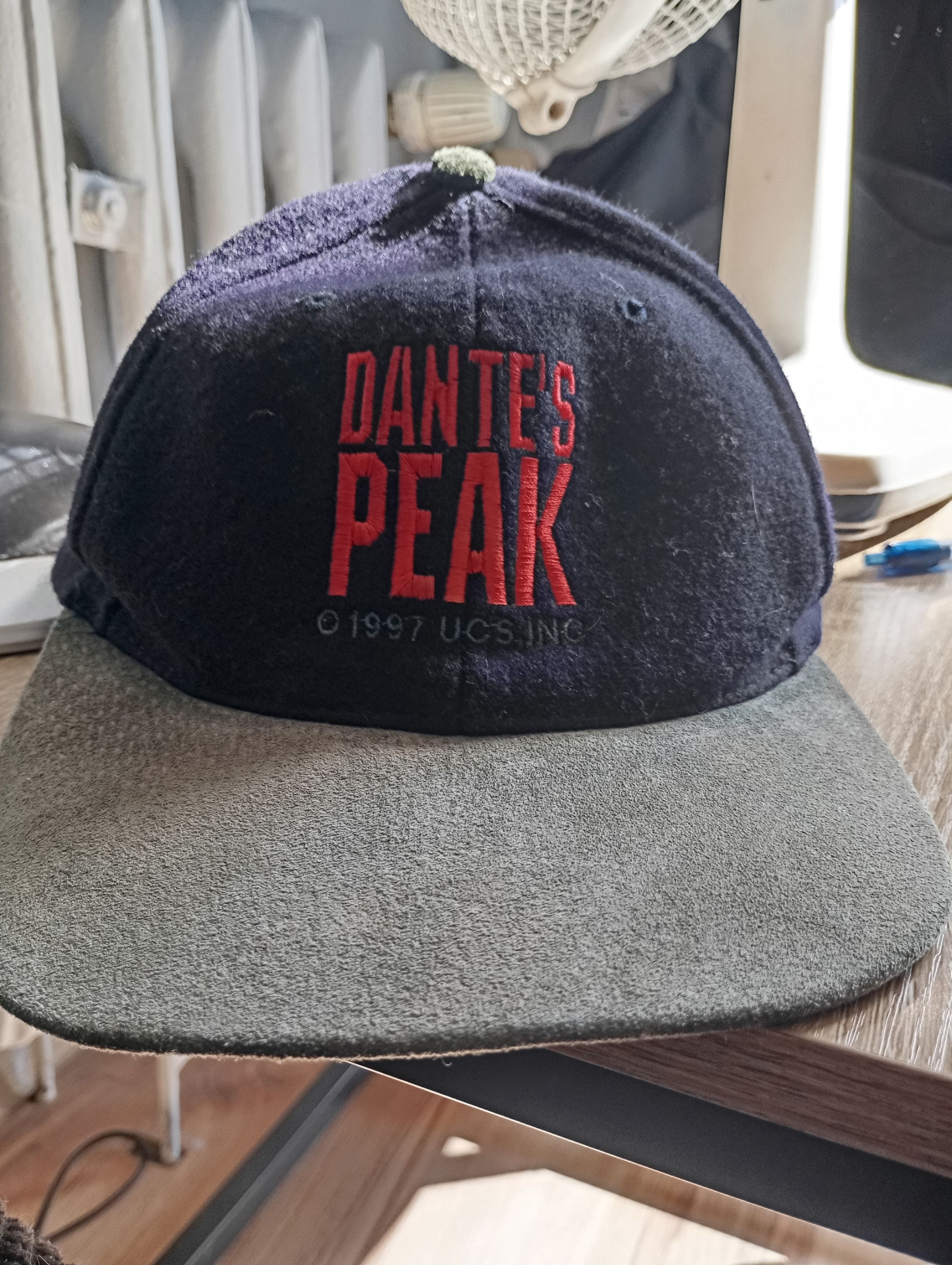 Vintage Dante's Peak movie promo hat vintage Size ONE SIZE - 1 Thumbnail