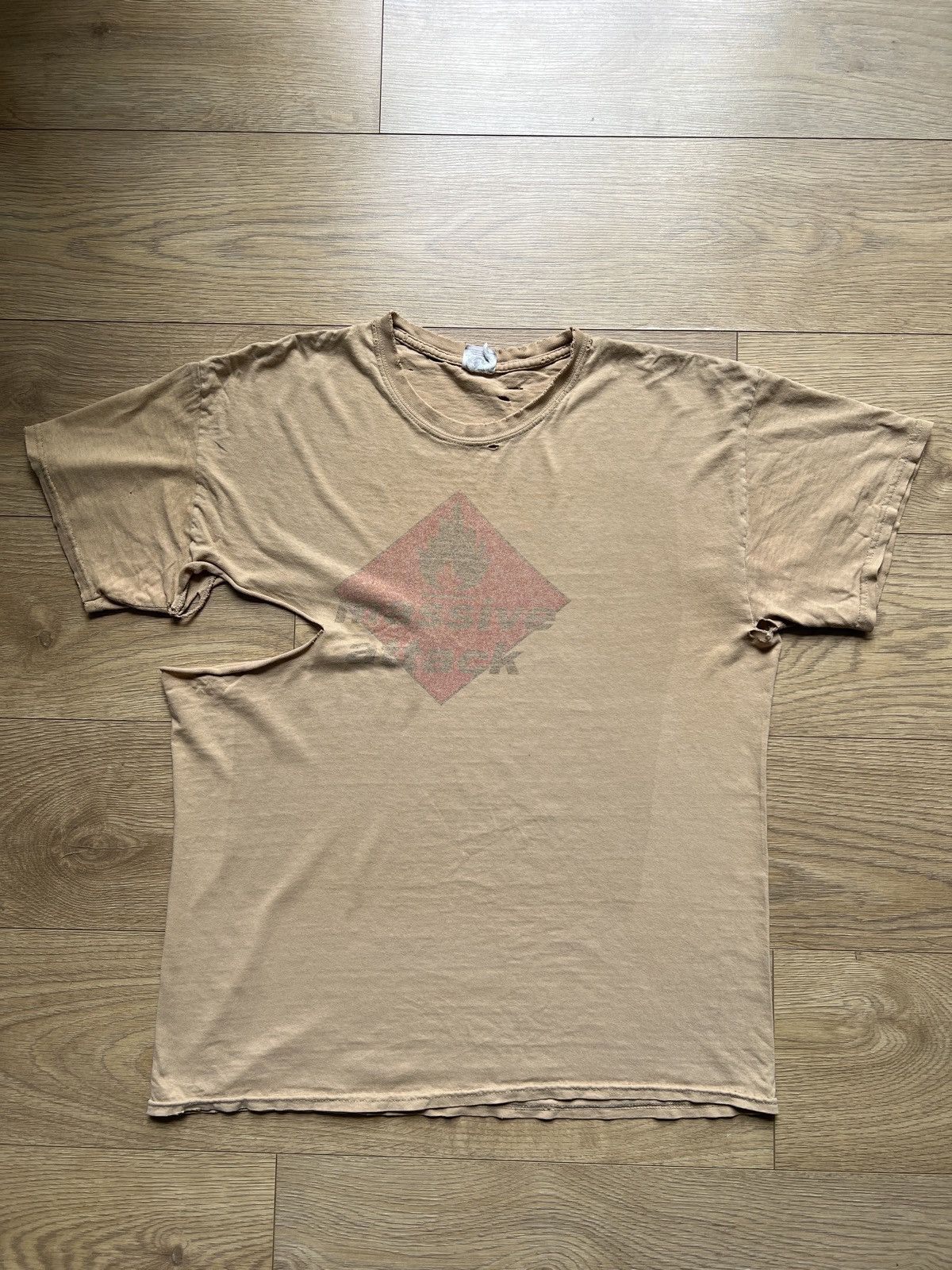 Band Tees Massive Attack vintage archive t-shirt Size US L / EU 52-54 / 3 - 1 Thumbnail