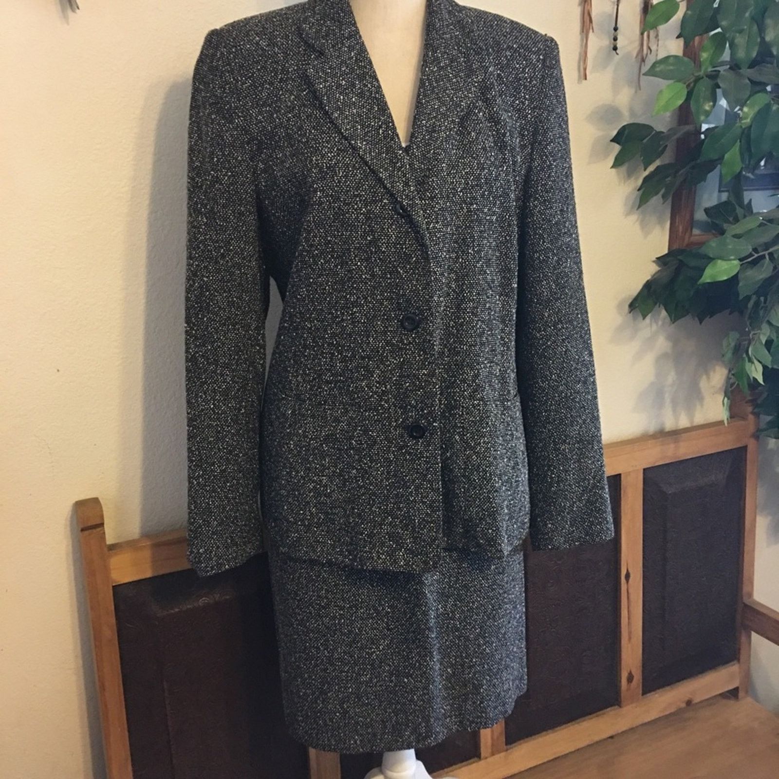 Vintage Villager black & white boucle career skirt suit 10 Size L / US 10 / IT 46 - 1 Thumbnail