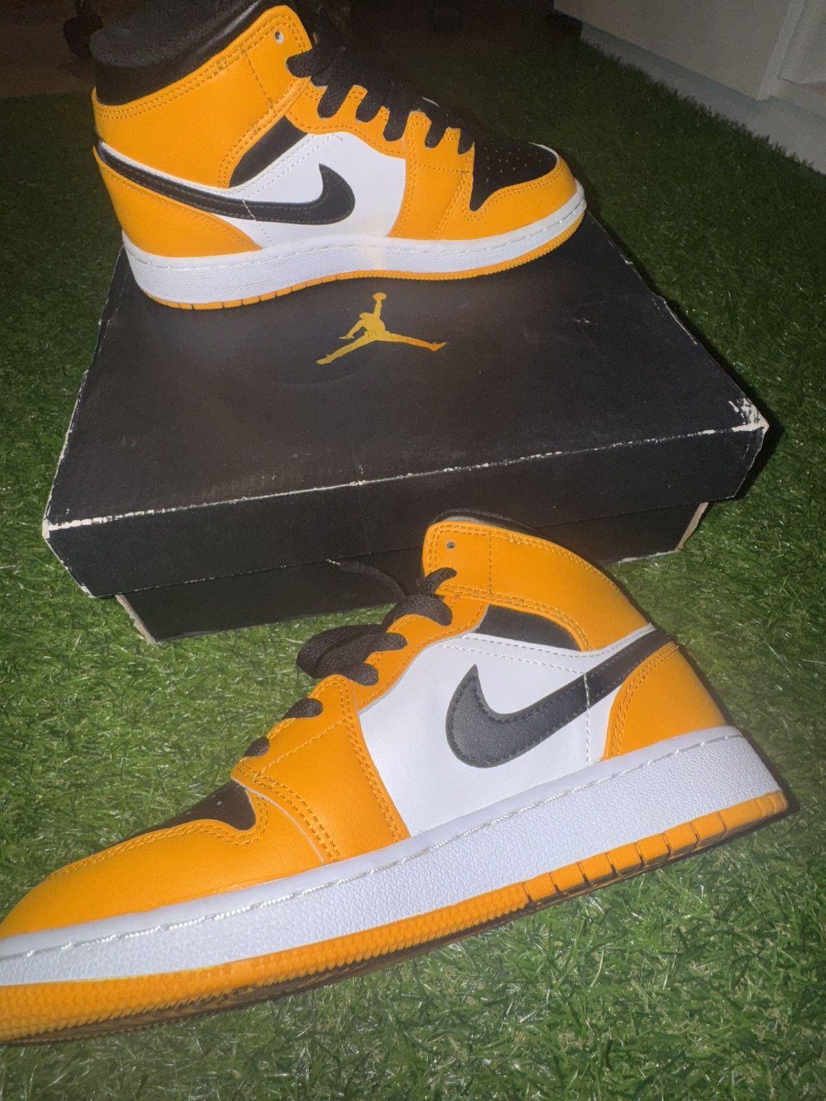 Jordan Brand × Nike Size 4Y Jordan 1 Retro Mid Top Yellow Taxi Nike Size US 5 / EU 37 - 3 Thumbnail