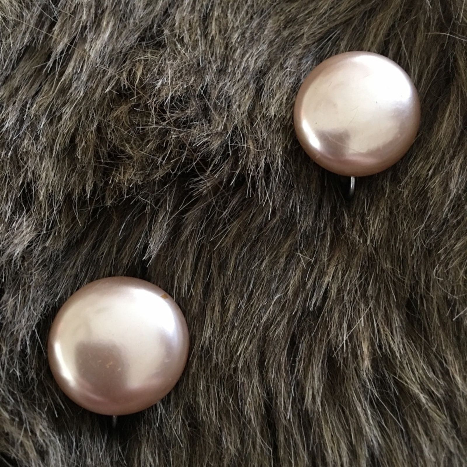 Vintage Vintage 70s light blush button pearl clip earrings Size ONE SIZE - 1 Thumbnail