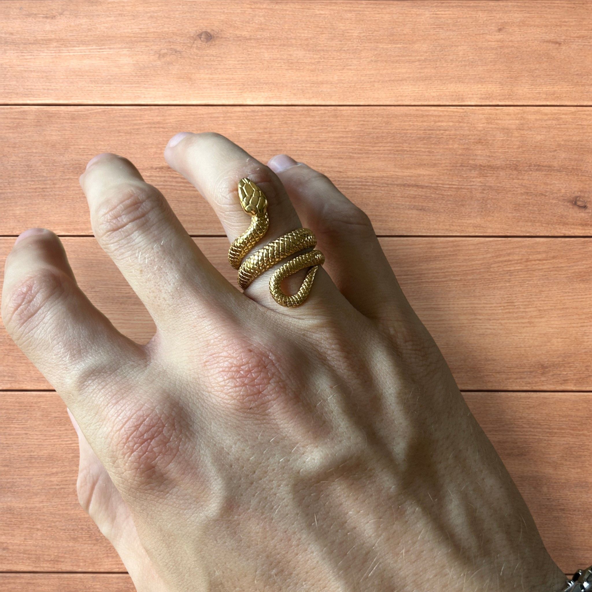 Japanese Brand Lovely vintage style sterling silver snake ring in gold. Size ONE SIZE - 1 Thumbnail