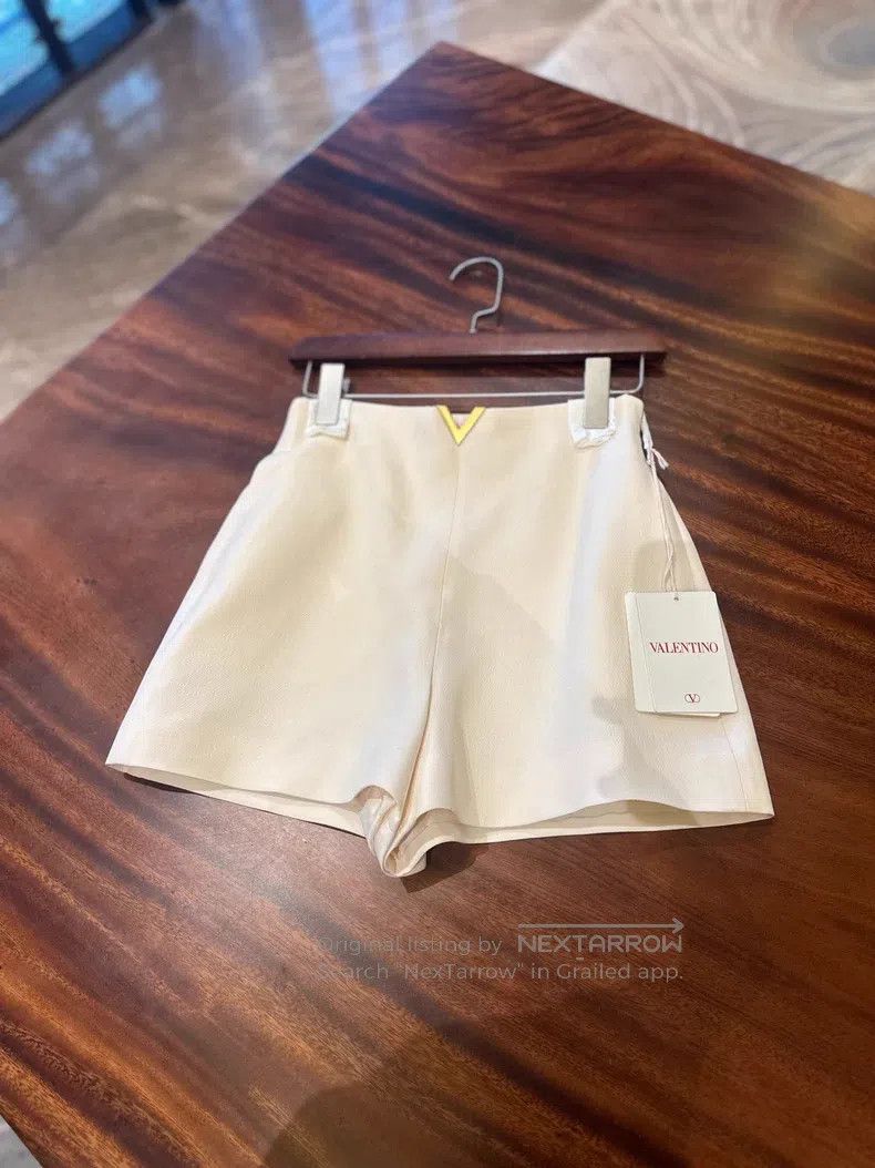Valentino Valentino White shorts, V-shaped metal logo Size 37" - 3 Thumbnail