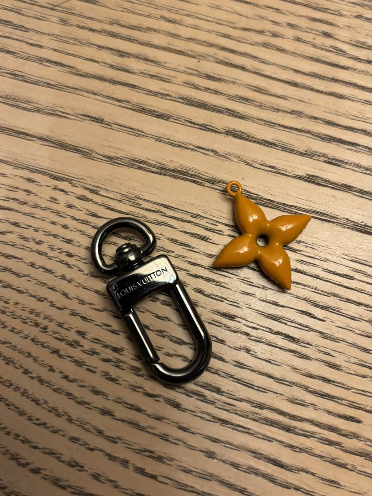 Louis Vuitton Louis vuitton charm Size ONE SIZE - 5 Thumbnail