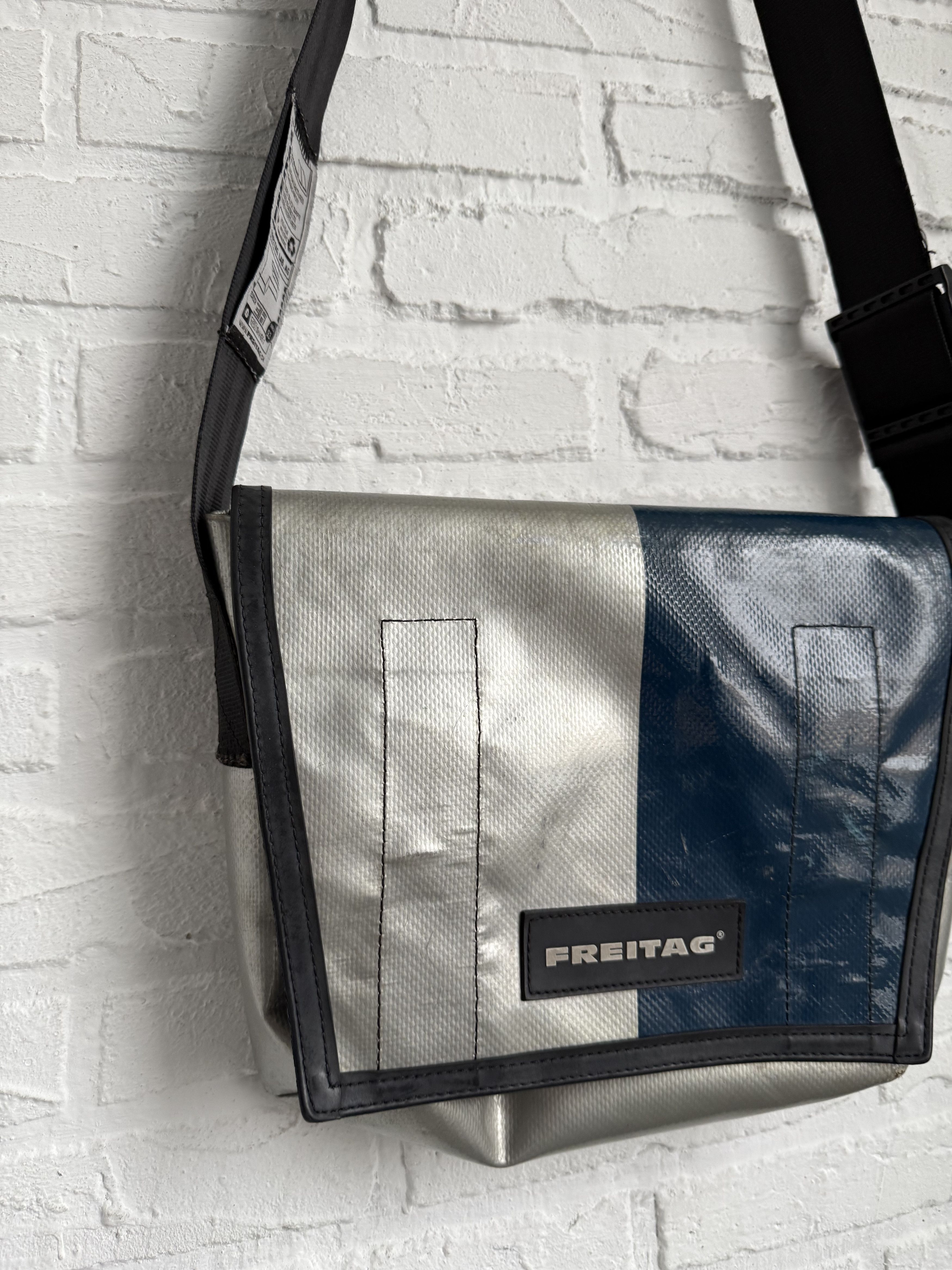 Freitag Freitag F11 LASSIE Silver blue messenger bag Size ONE SIZE - 3 Thumbnail