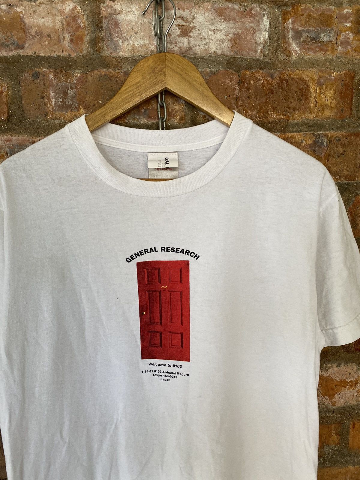 General Research 1999 iconic Red door General research store Size US M / EU 48-50 / 2 - 3 Thumbnail