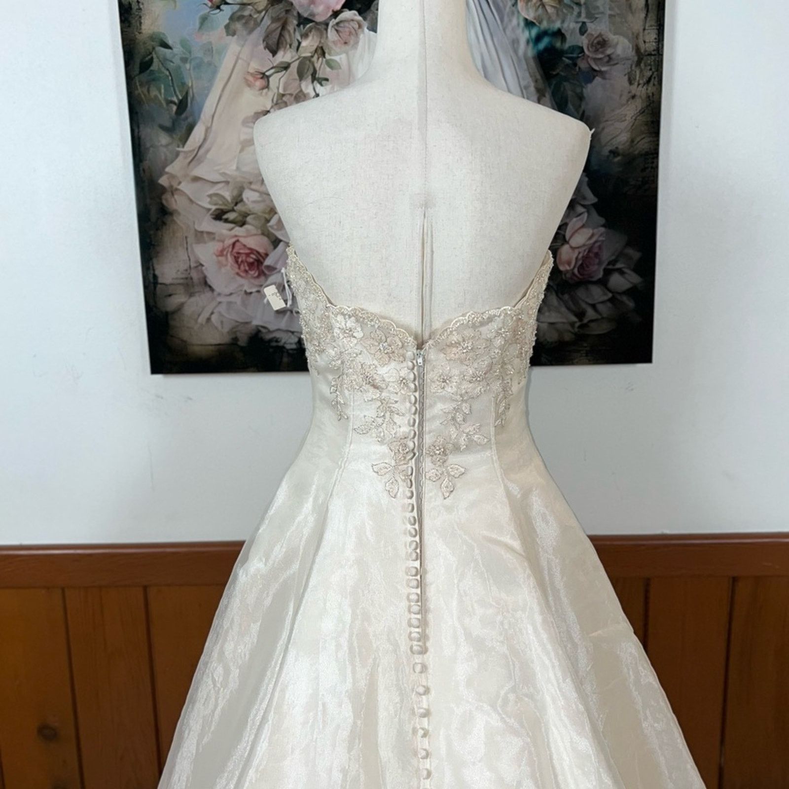 Other Elegant New Anjolique Embroidered Organza Wedding Gown! Size M / US 6-8 / IT 42-44 - 8 Thumbnail